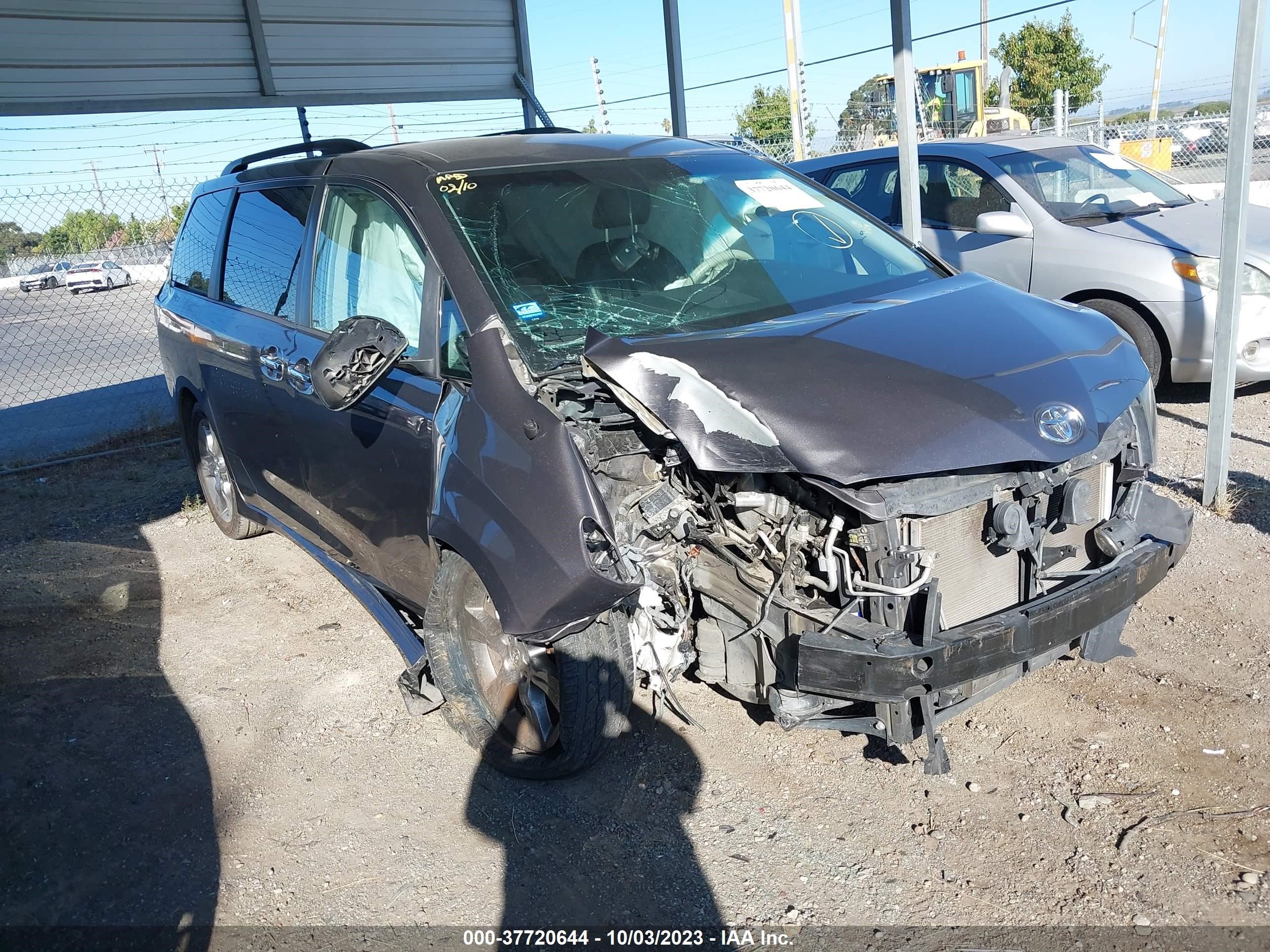 TOYOTA SIENNA 2014 5tdxk3dc1es516550