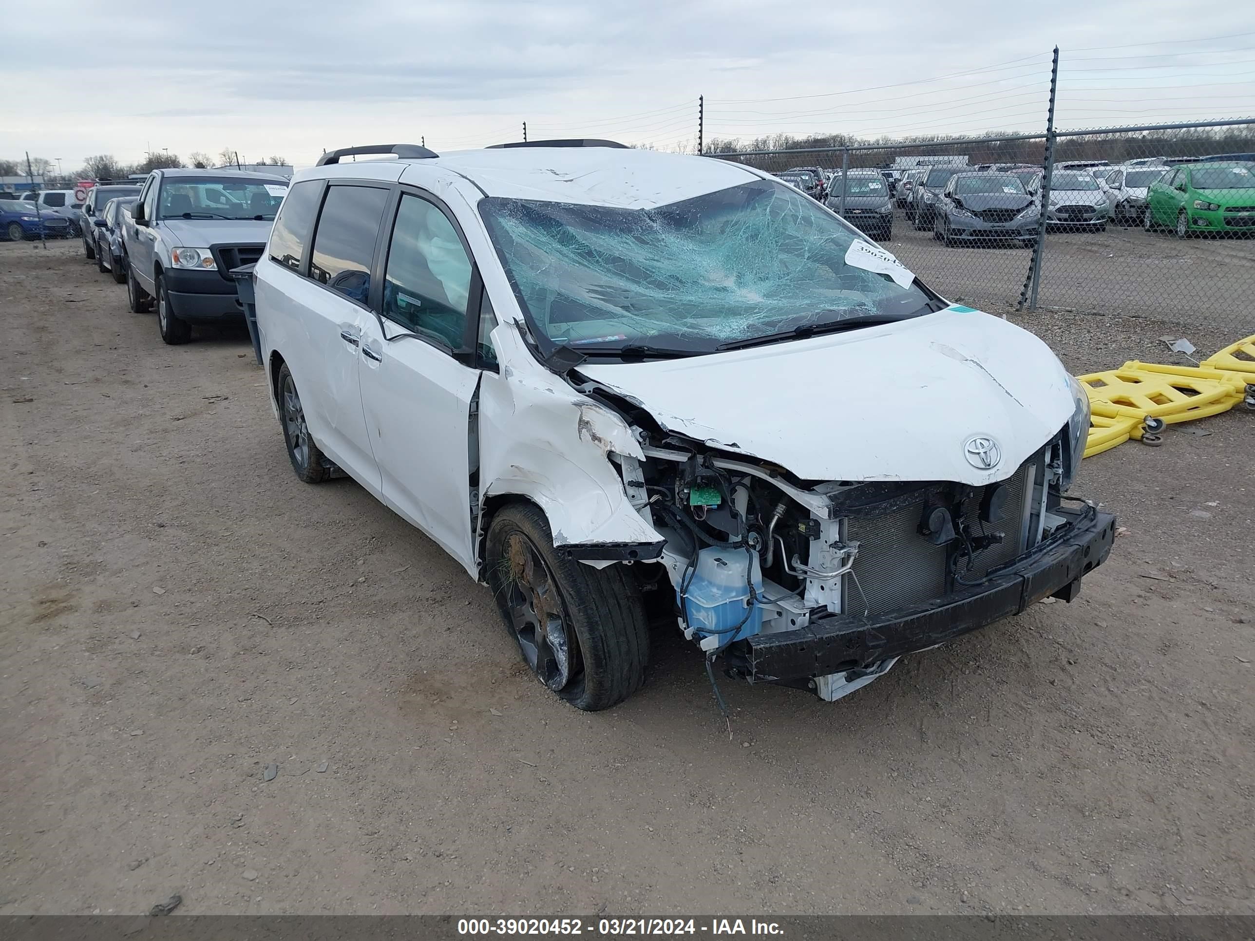 TOYOTA SIENNA 2015 5tdxk3dc2fs664692