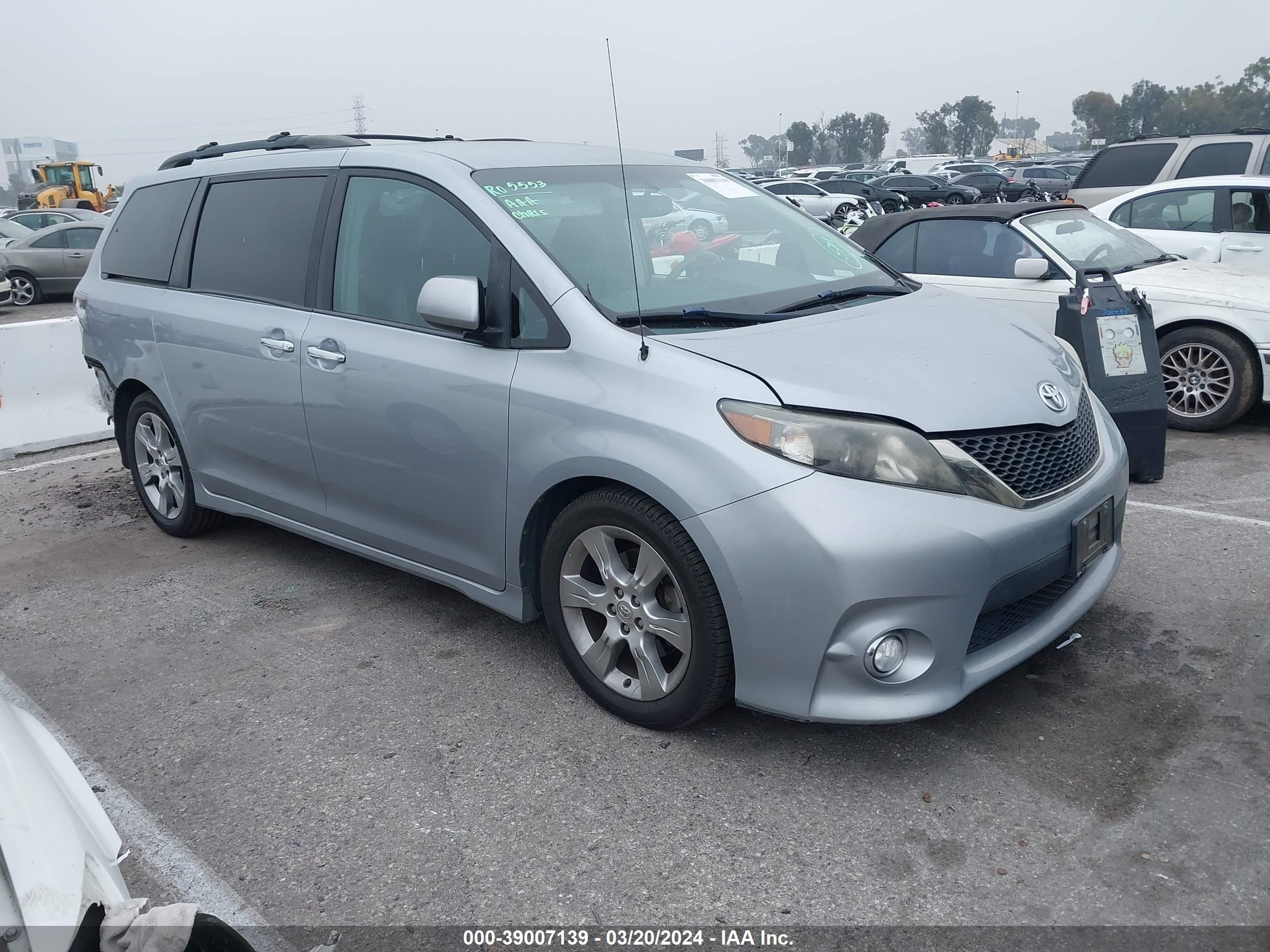 TOYOTA SIENNA 2013 5tdxk3dc5ds357997