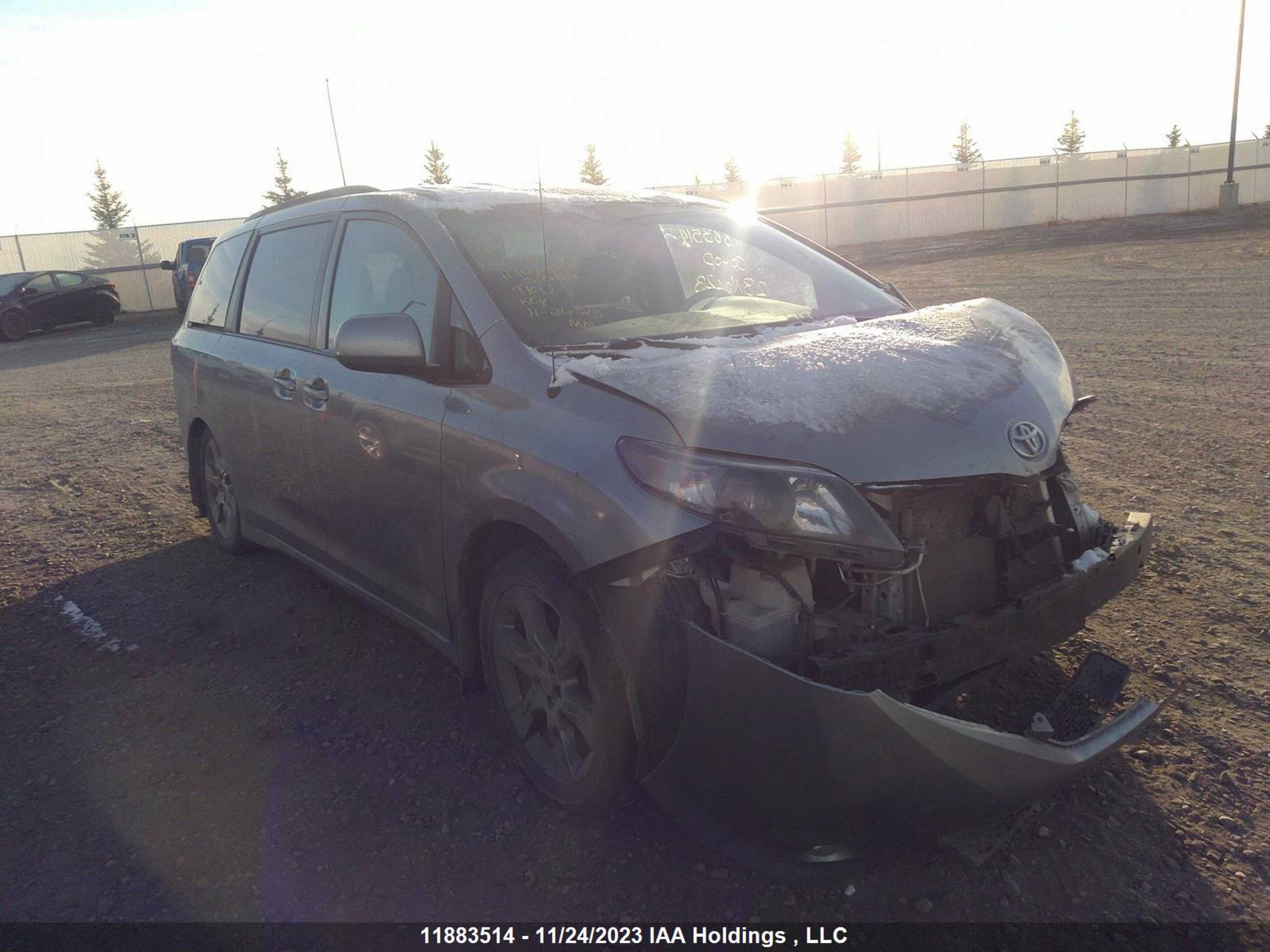 TOYOTA SIENNA 2011 5tdxk3dc6bs034295