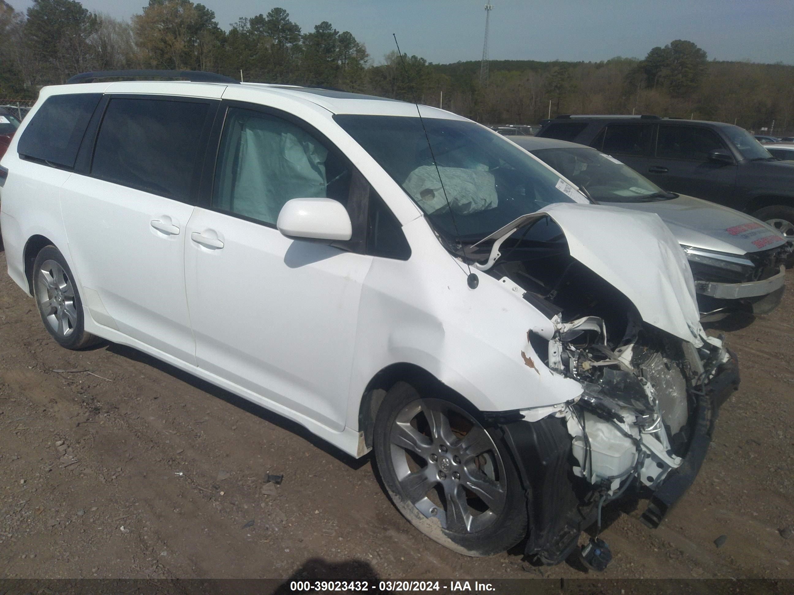 TOYOTA SIENNA 2011 5tdxk3dc6bs037374