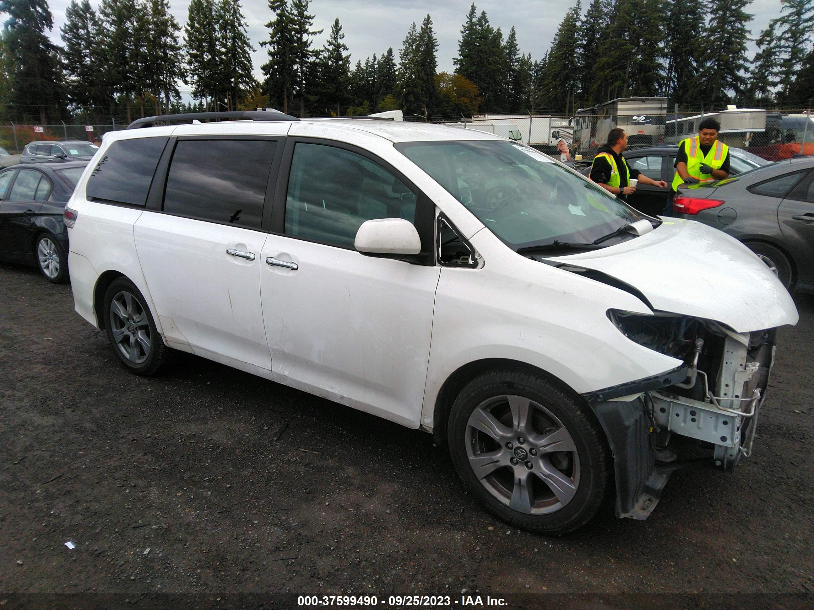 TOYOTA SIENNA 2018 5tdxz3dc1js925024