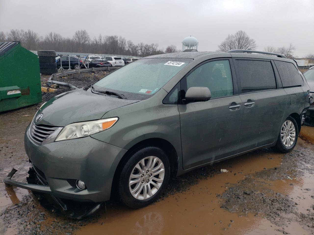 TOYOTA SIENNA 2011 5tdyk3dc0bs016086