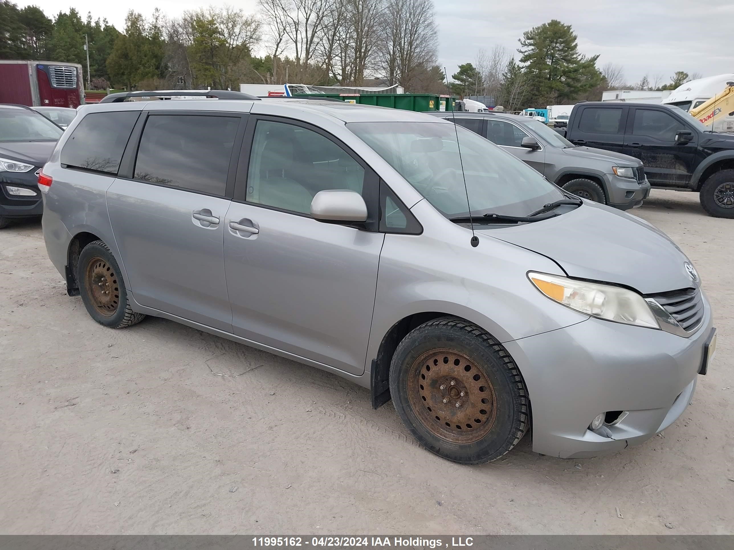 TOYOTA SIENNA 2011 5tdyk3dc0bs019411