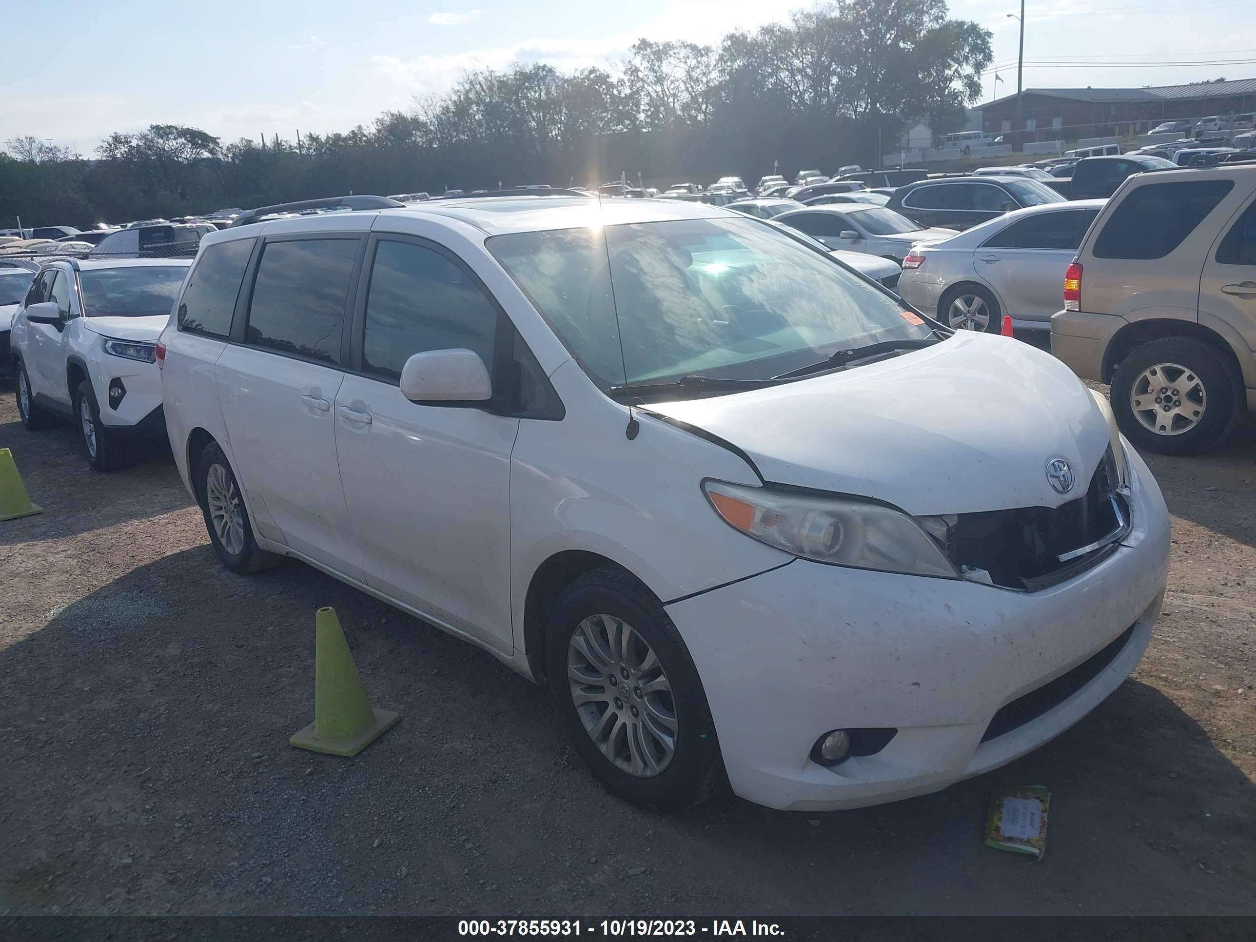 TOYOTA SIENNA 2011 5tdyk3dc0bs076840