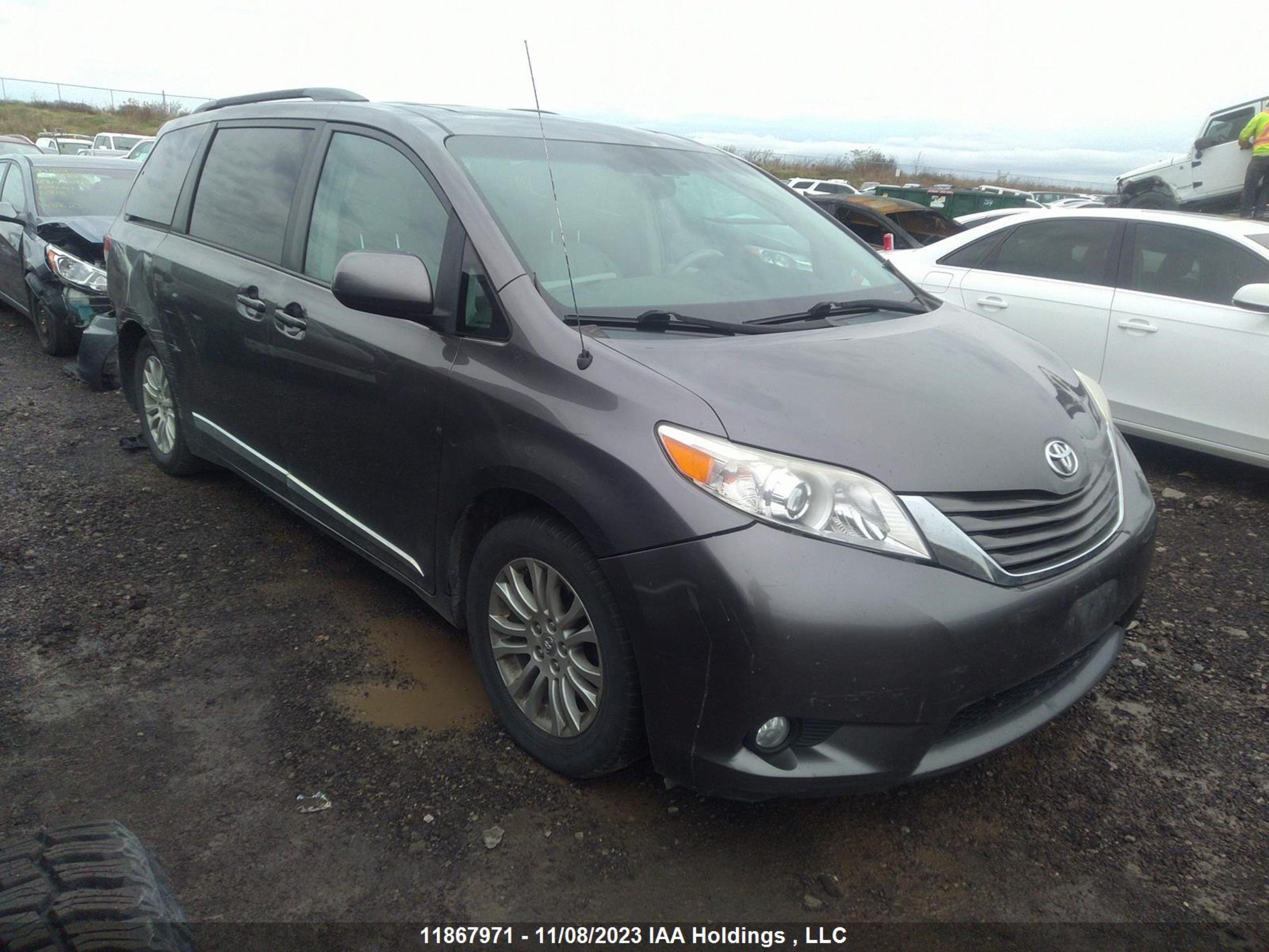 TOYOTA SIENNA 2011 5tdyk3dc0bs080760