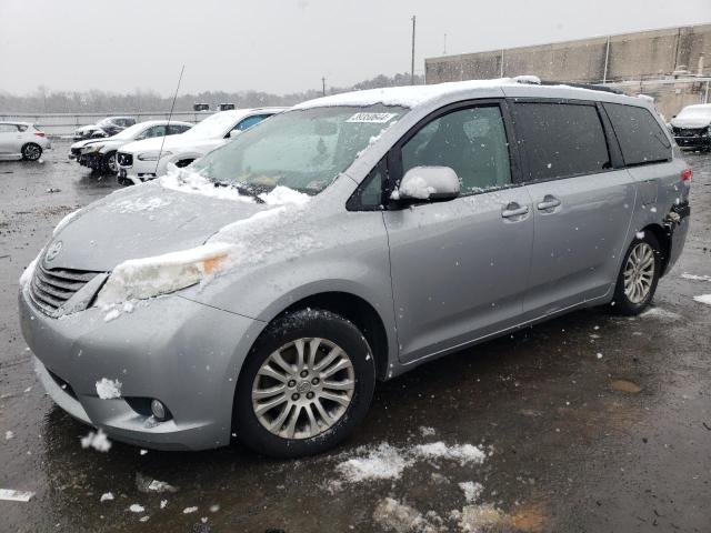 TOYOTA SIENNA 2011 5tdyk3dc0bs107116