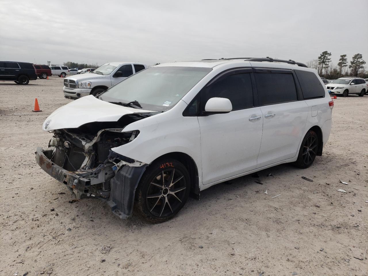 TOYOTA SIENNA 2011 5tdyk3dc0bs107634