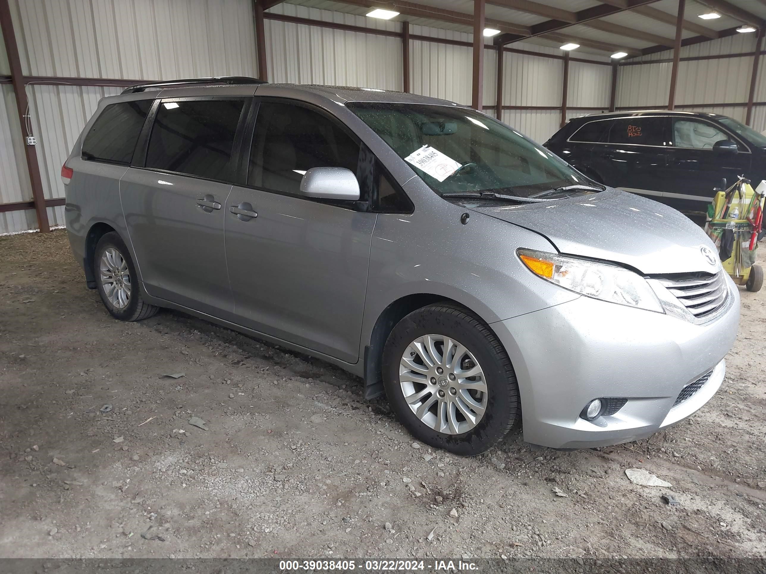 TOYOTA SIENNA 2011 5tdyk3dc0bs122182