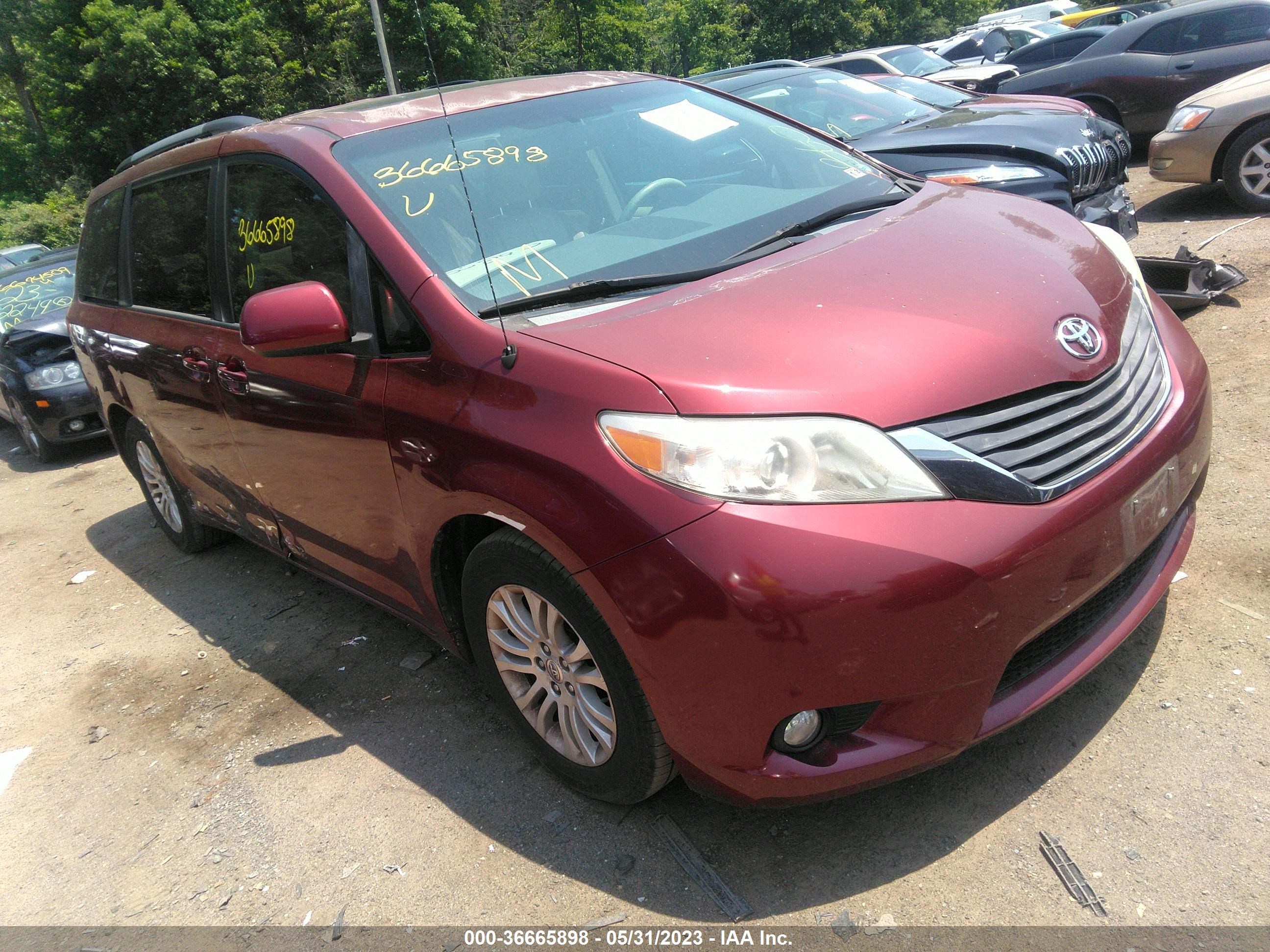 TOYOTA SIENNA 2011 5tdyk3dc1bs070321