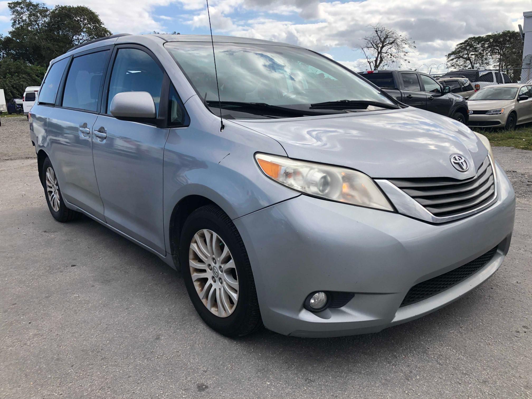 TOYOTA SIENNA XLE 2012 5tdyk3dc1cs195630