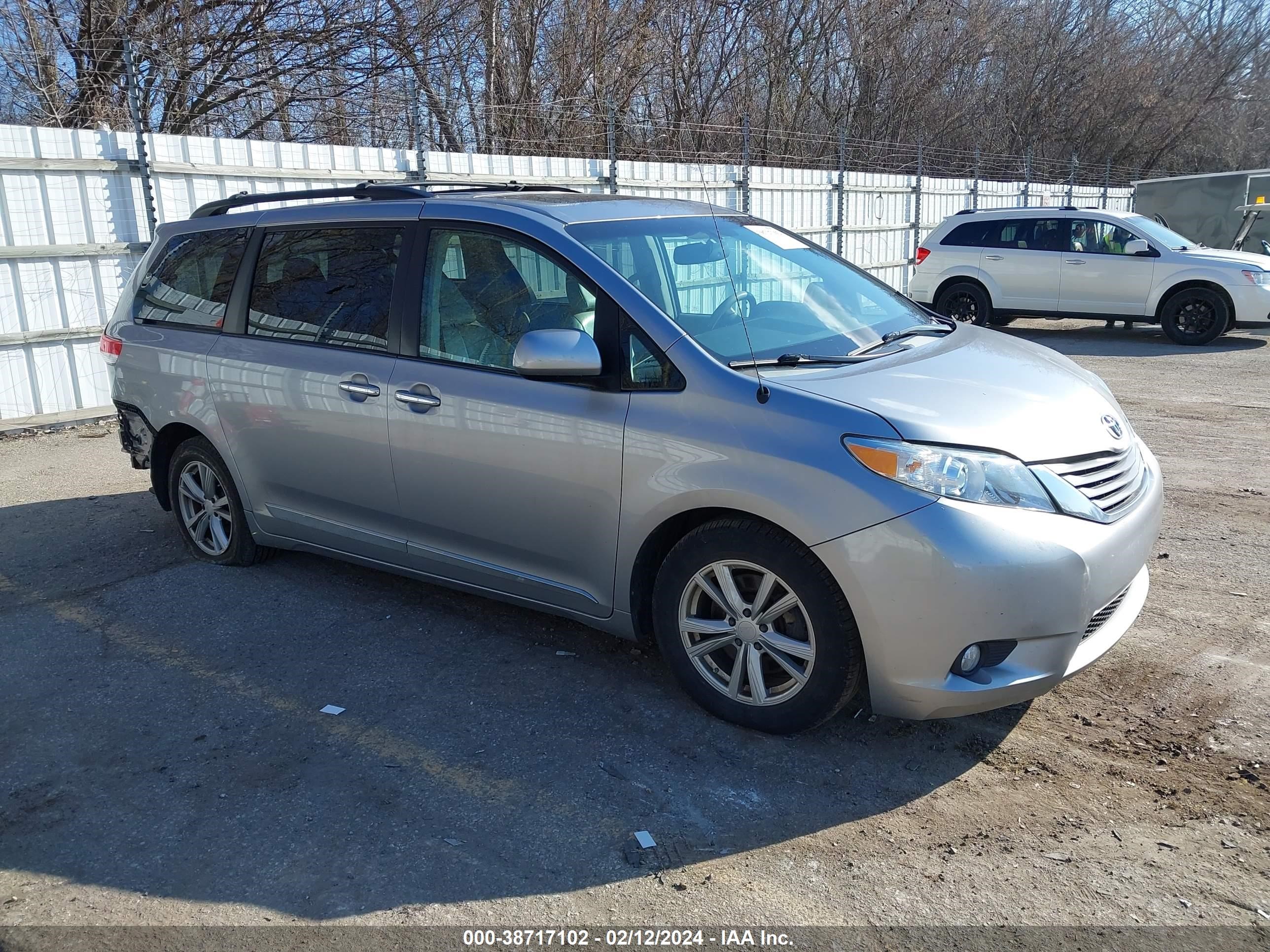 TOYOTA SIENNA 2013 5tdyk3dc1ds281229