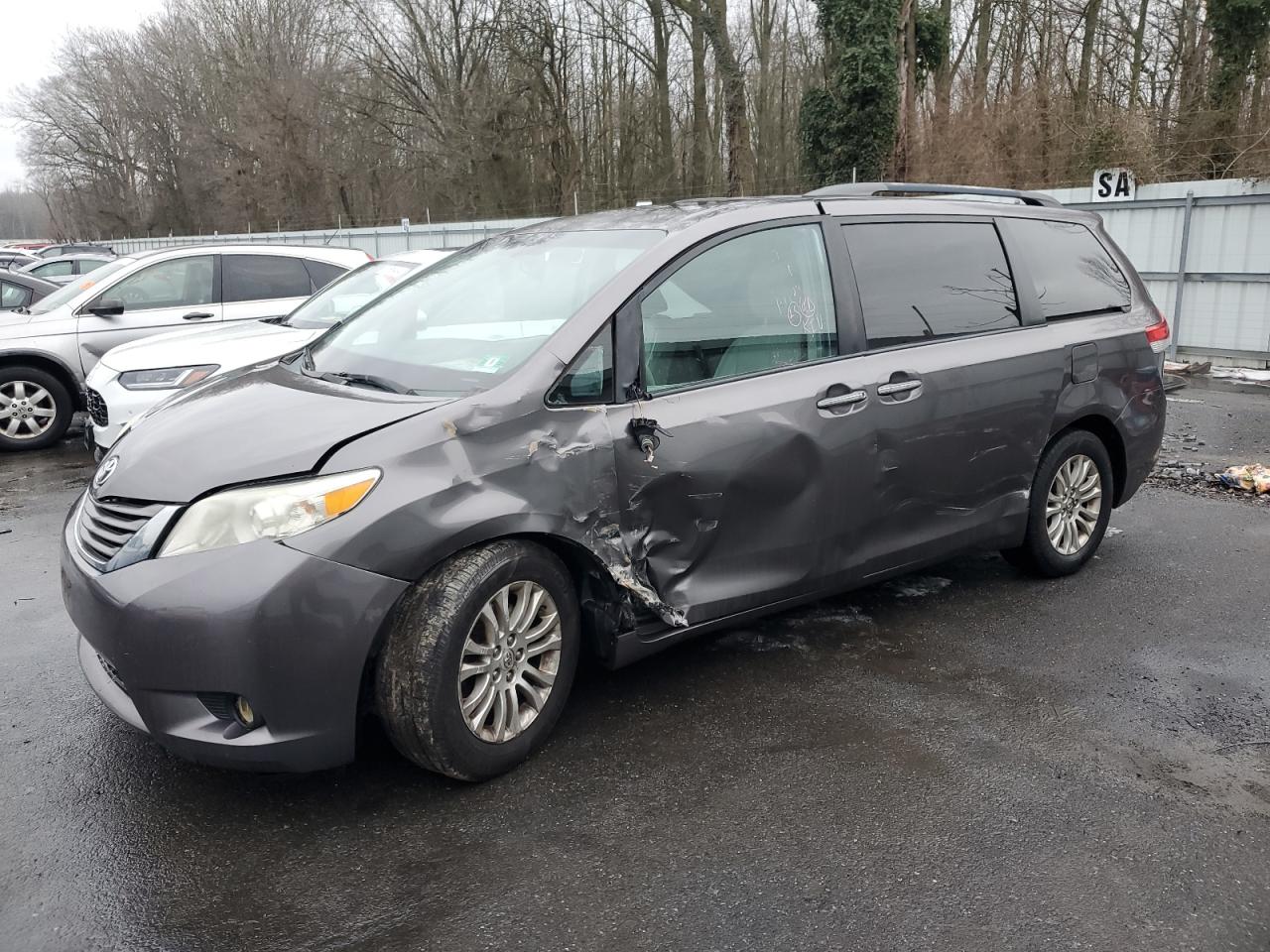 TOYOTA SIENNA 2011 5tdyk3dc2bs070313