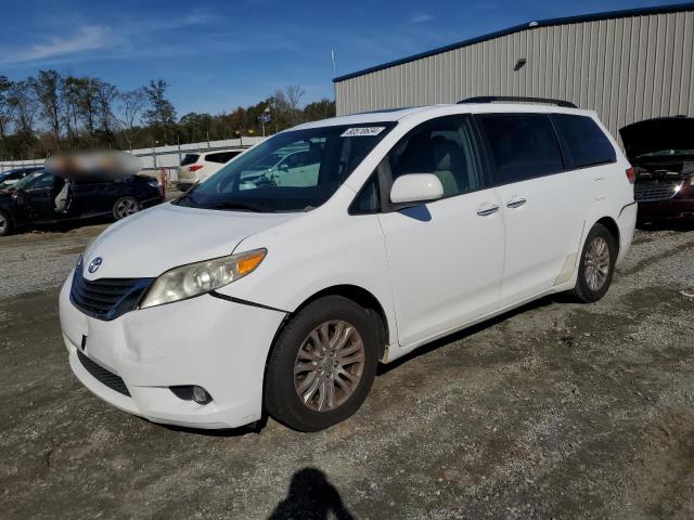 TOYOTA SIENNA XLE 2011 5tdyk3dc2bs121597