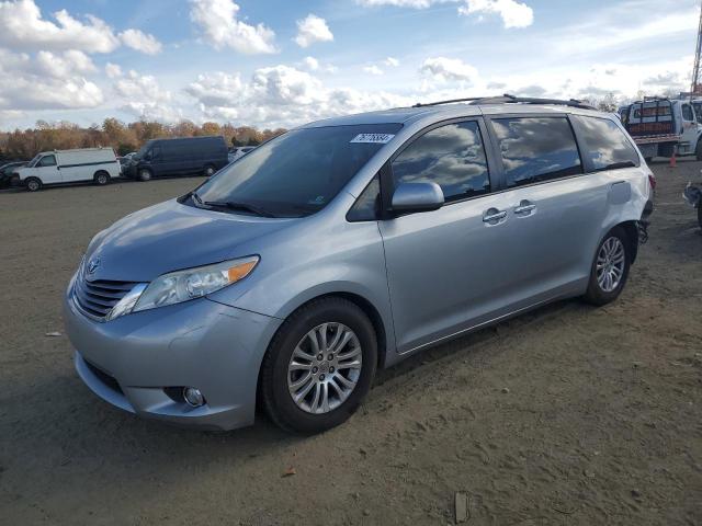 TOYOTA SIENNA XLE 2015 5tdyk3dc2fs574477