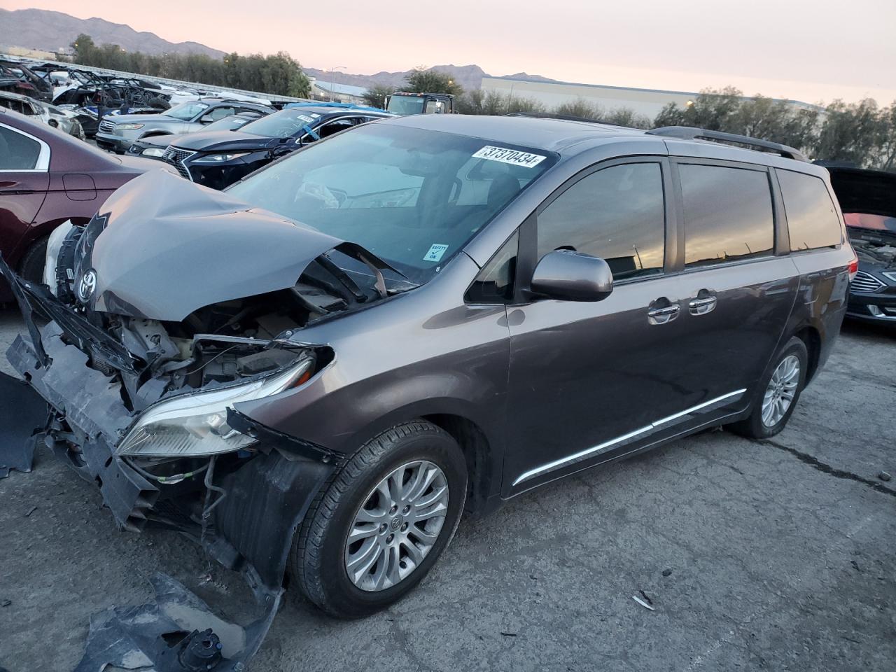 TOYOTA SIENNA 2011 5tdyk3dc3bs082552