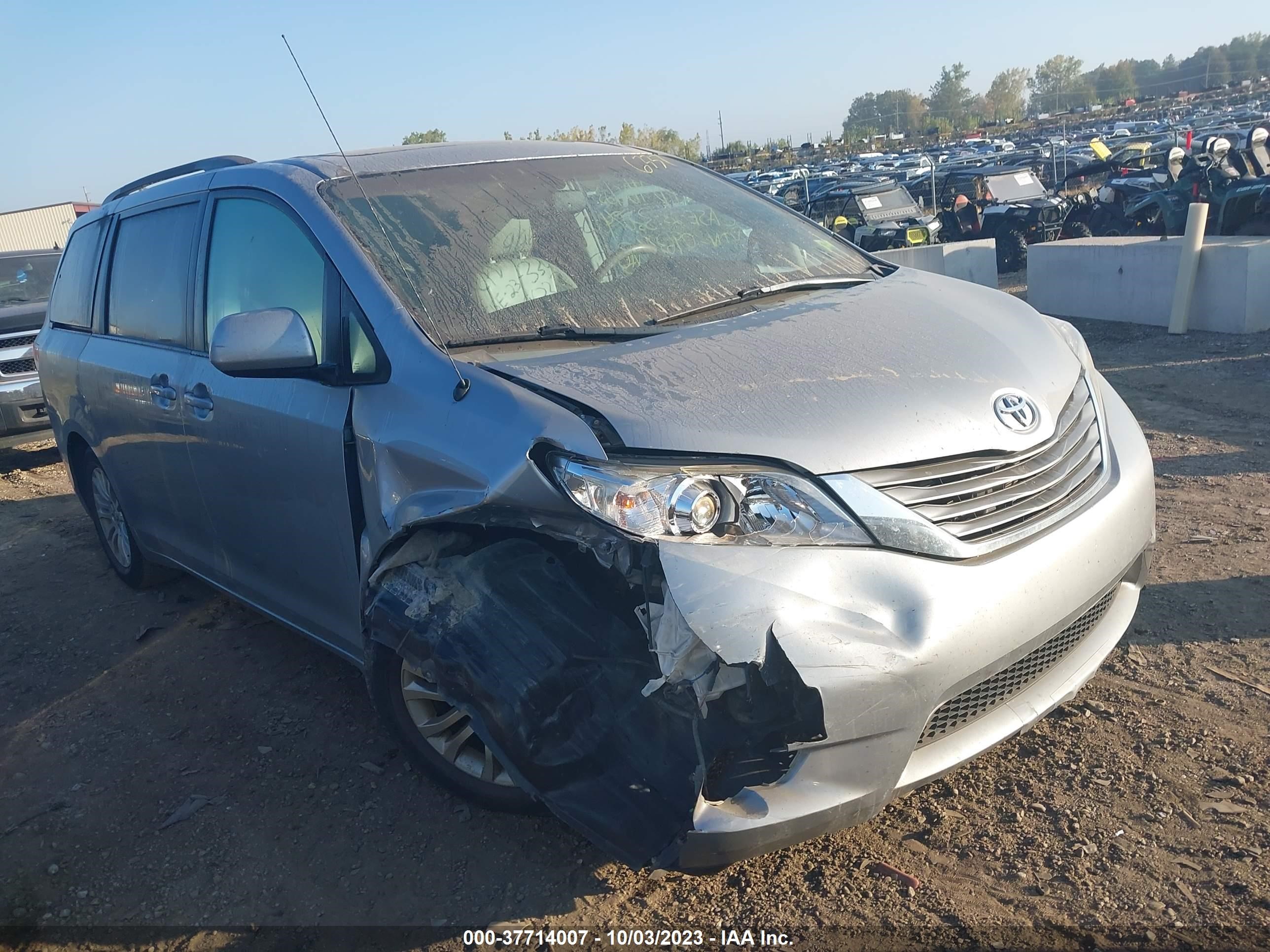 TOYOTA SIENNA 2011 5tdyk3dc3bs096337