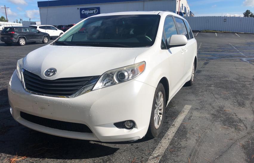 TOYOTA SIENNA XLE 2011 5tdyk3dc3bs162479