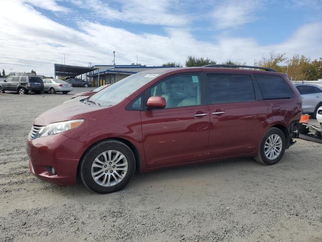 TOYOTA SIENNA XLE 2015 5tdyk3dc3fs563150