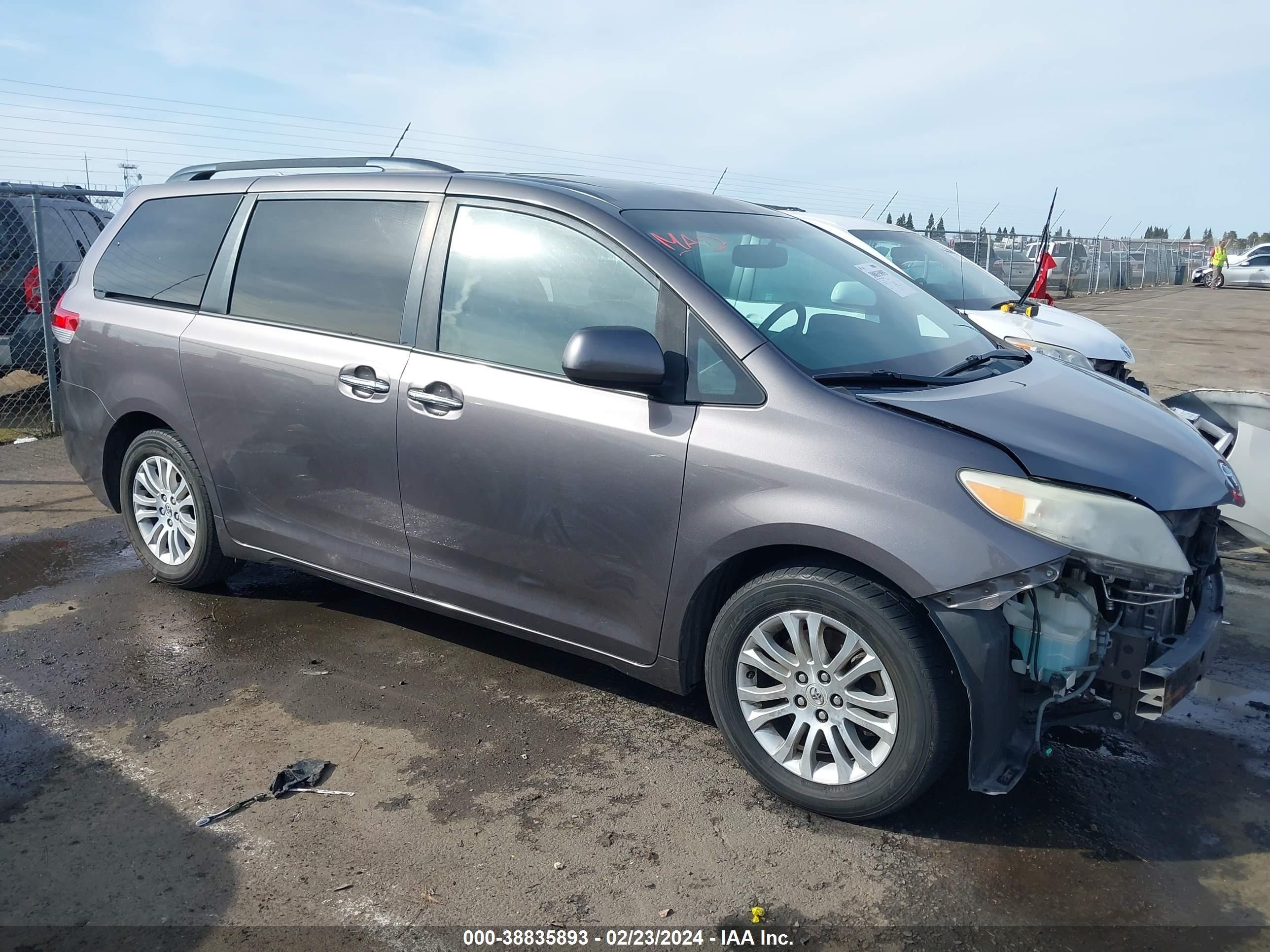 TOYOTA SIENNA 2011 5tdyk3dc4bs034543