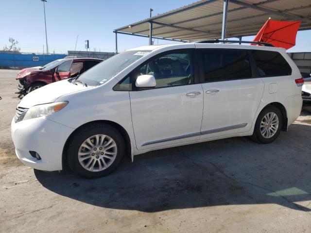 TOYOTA SIENNA XLE 2013 5tdyk3dc4ds337437