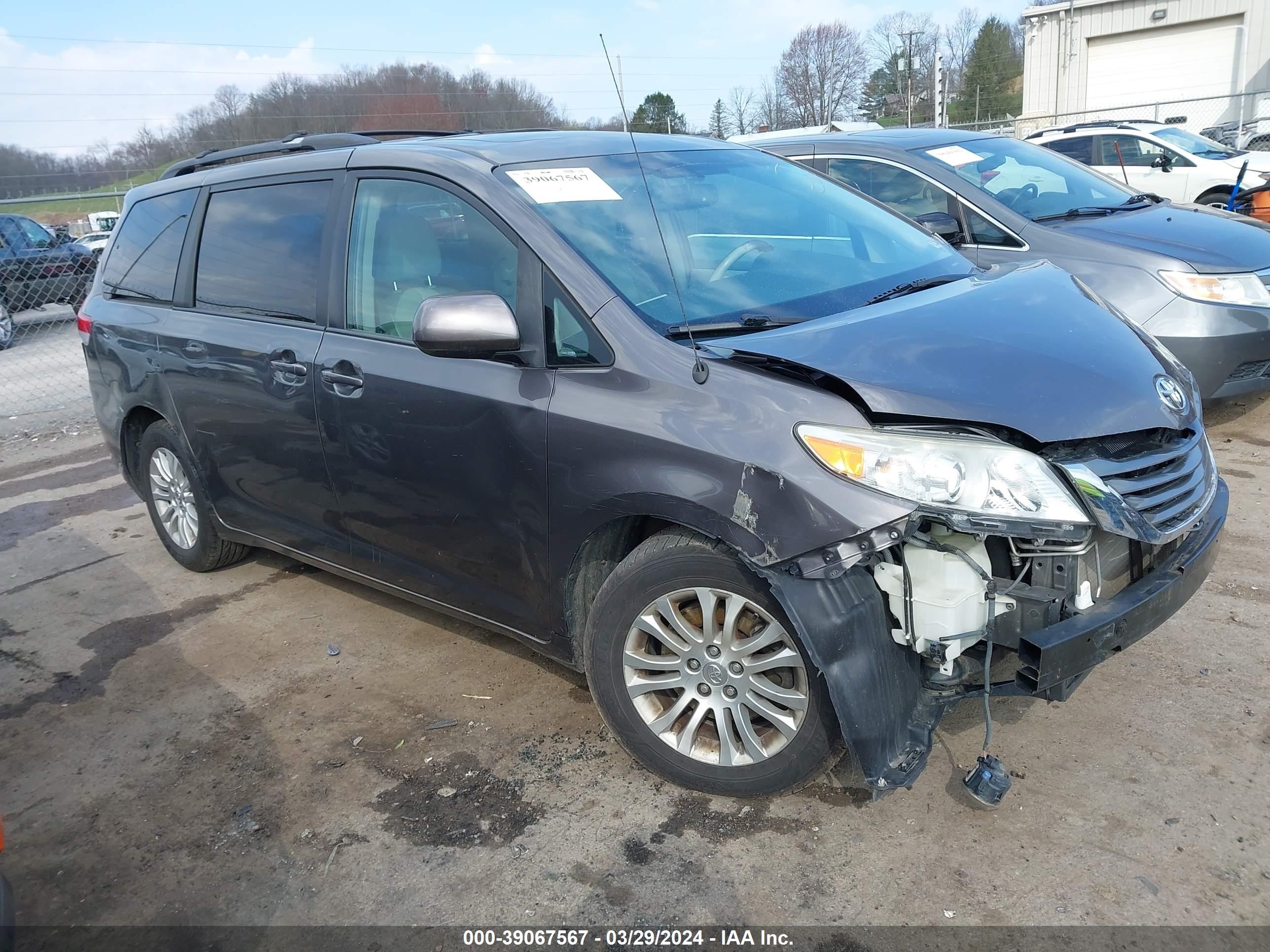 TOYOTA SIENNA 2013 5tdyk3dc4ds363276