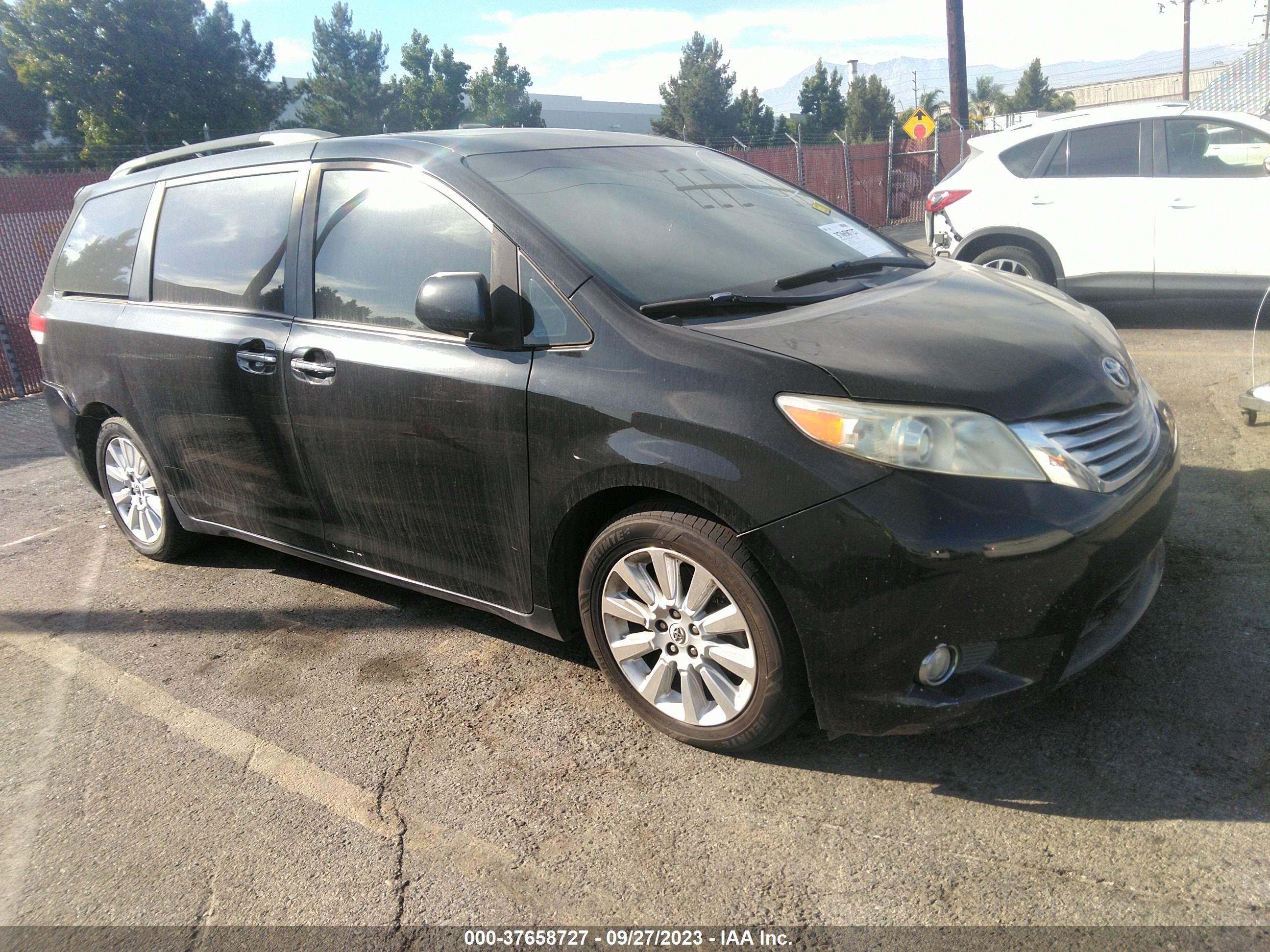 TOYOTA SIENNA 2011 5tdyk3dc5bs017976