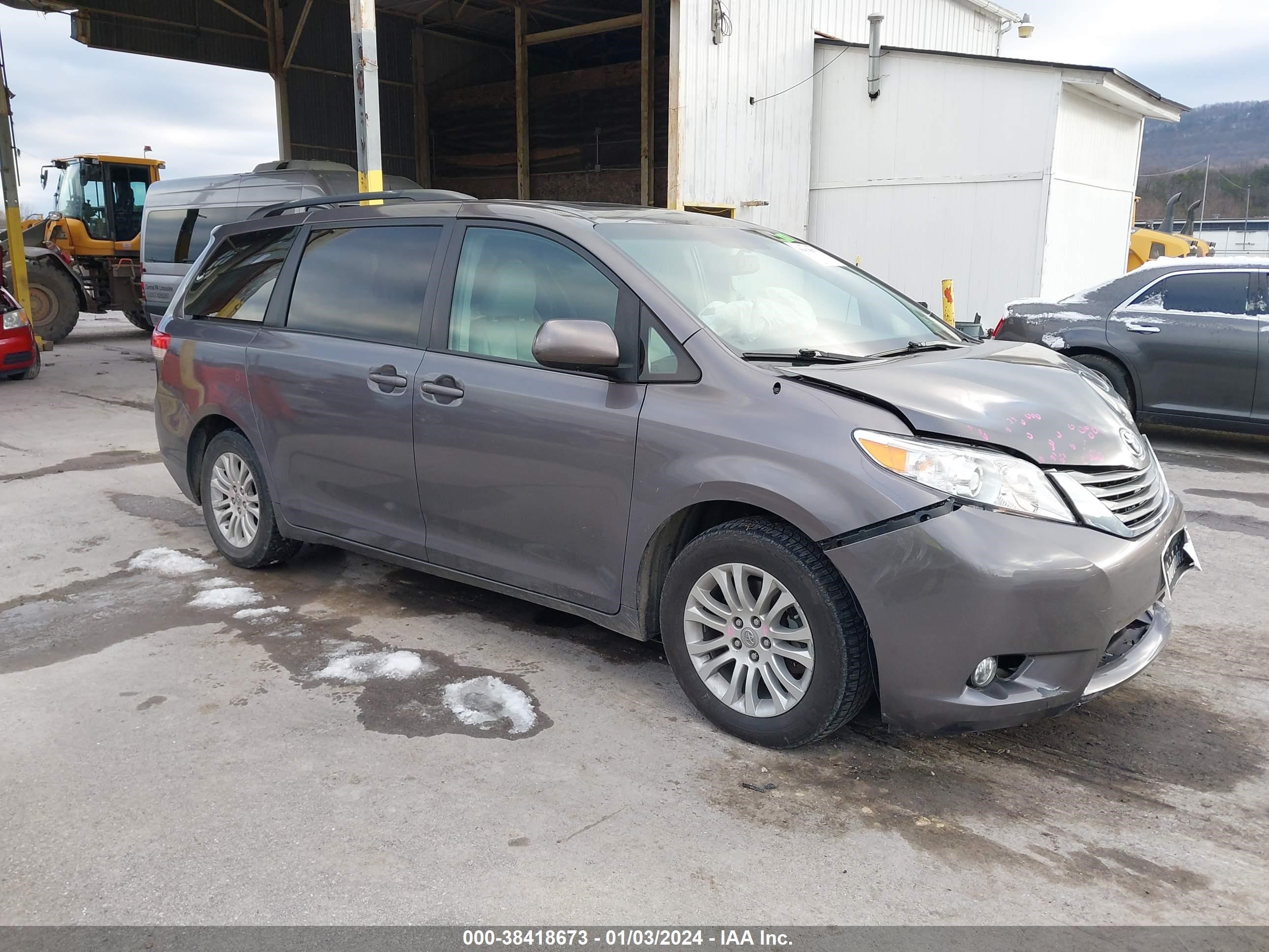 TOYOTA SIENNA 2013 5tdyk3dc5ds384895