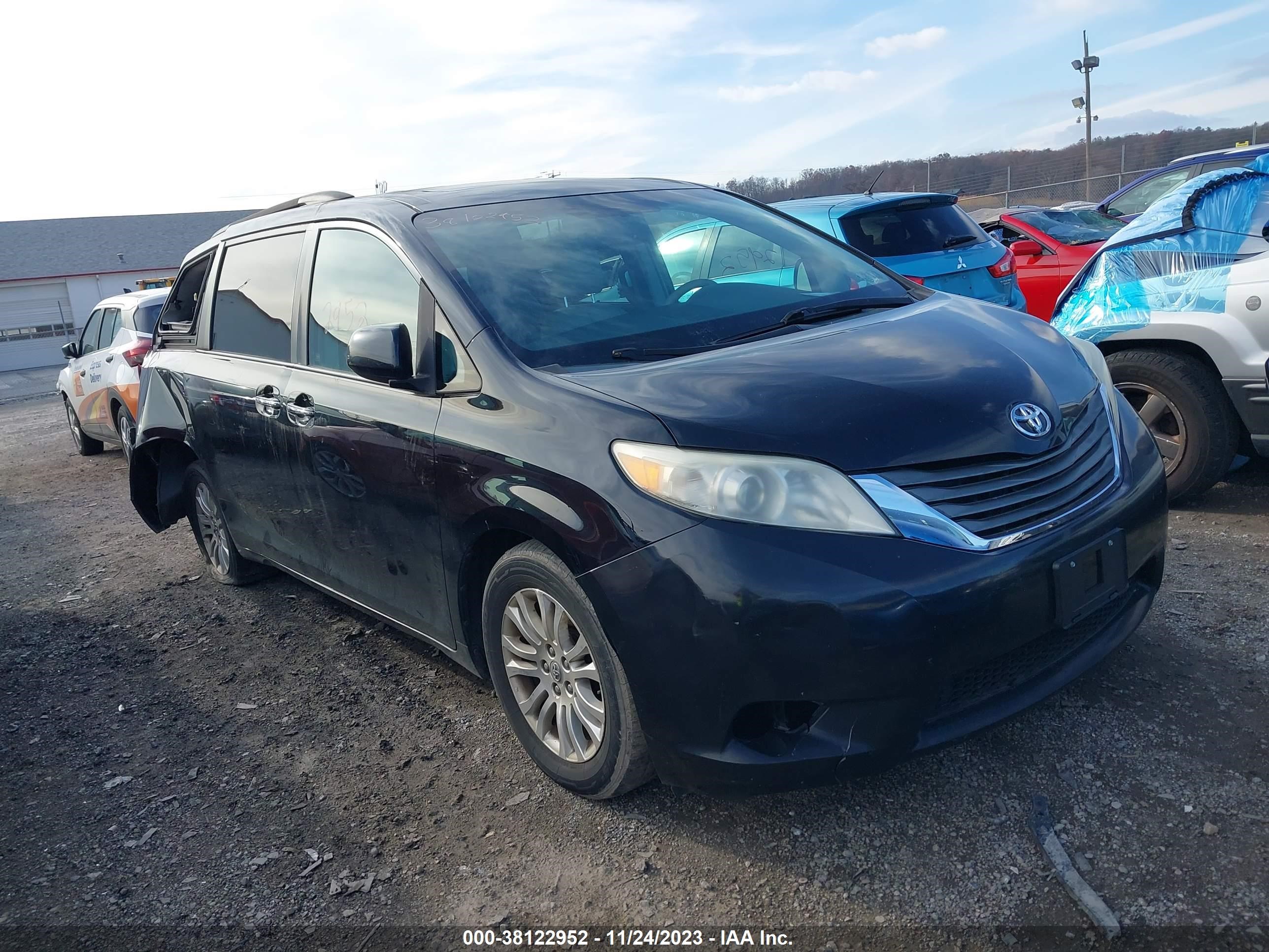 TOYOTA SIENNA 2011 5tdyk3dc6bs082979