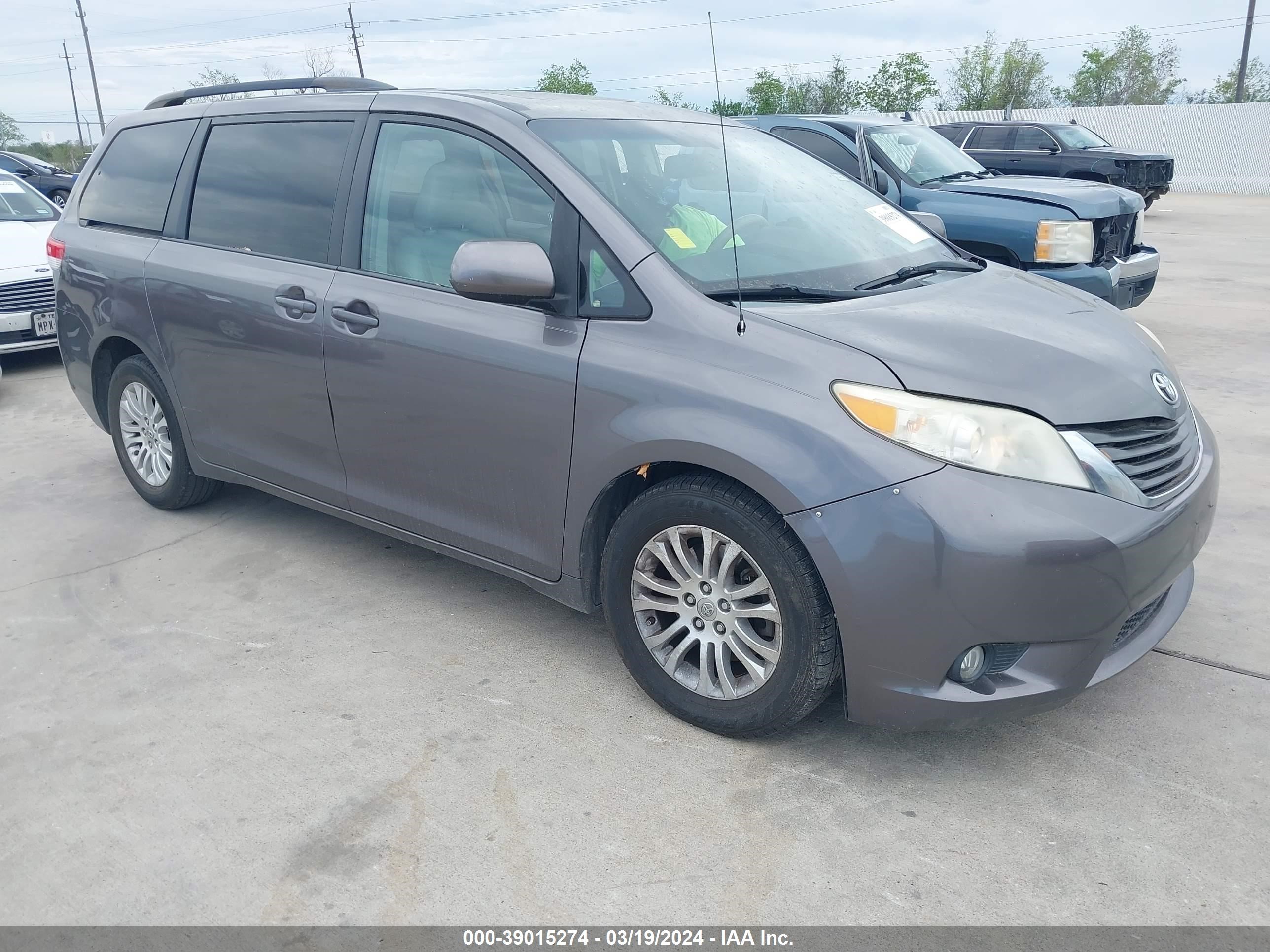 TOYOTA SIENNA 2013 5tdyk3dc6ds283610