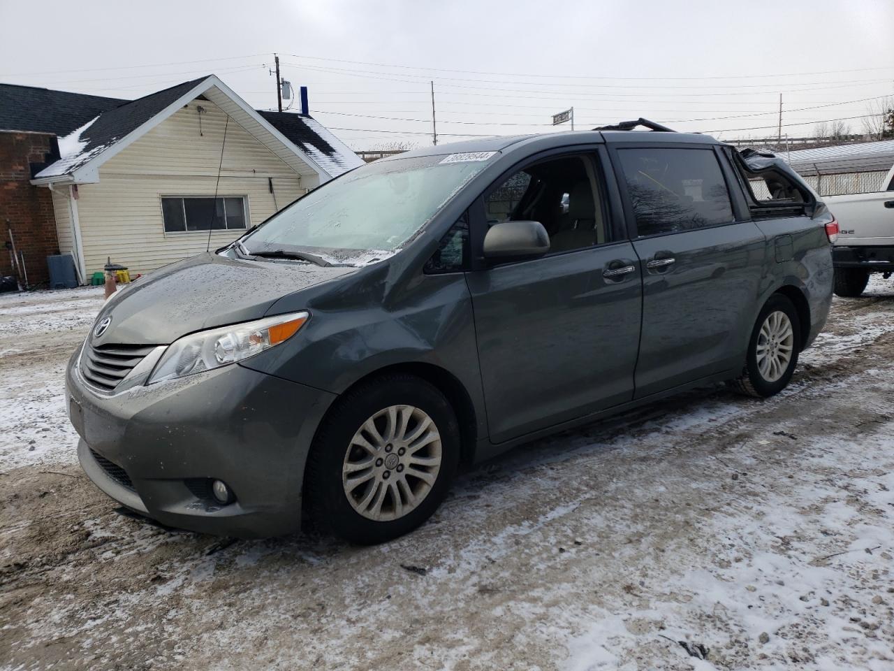 TOYOTA SIENNA 2013 5tdyk3dc6ds333650