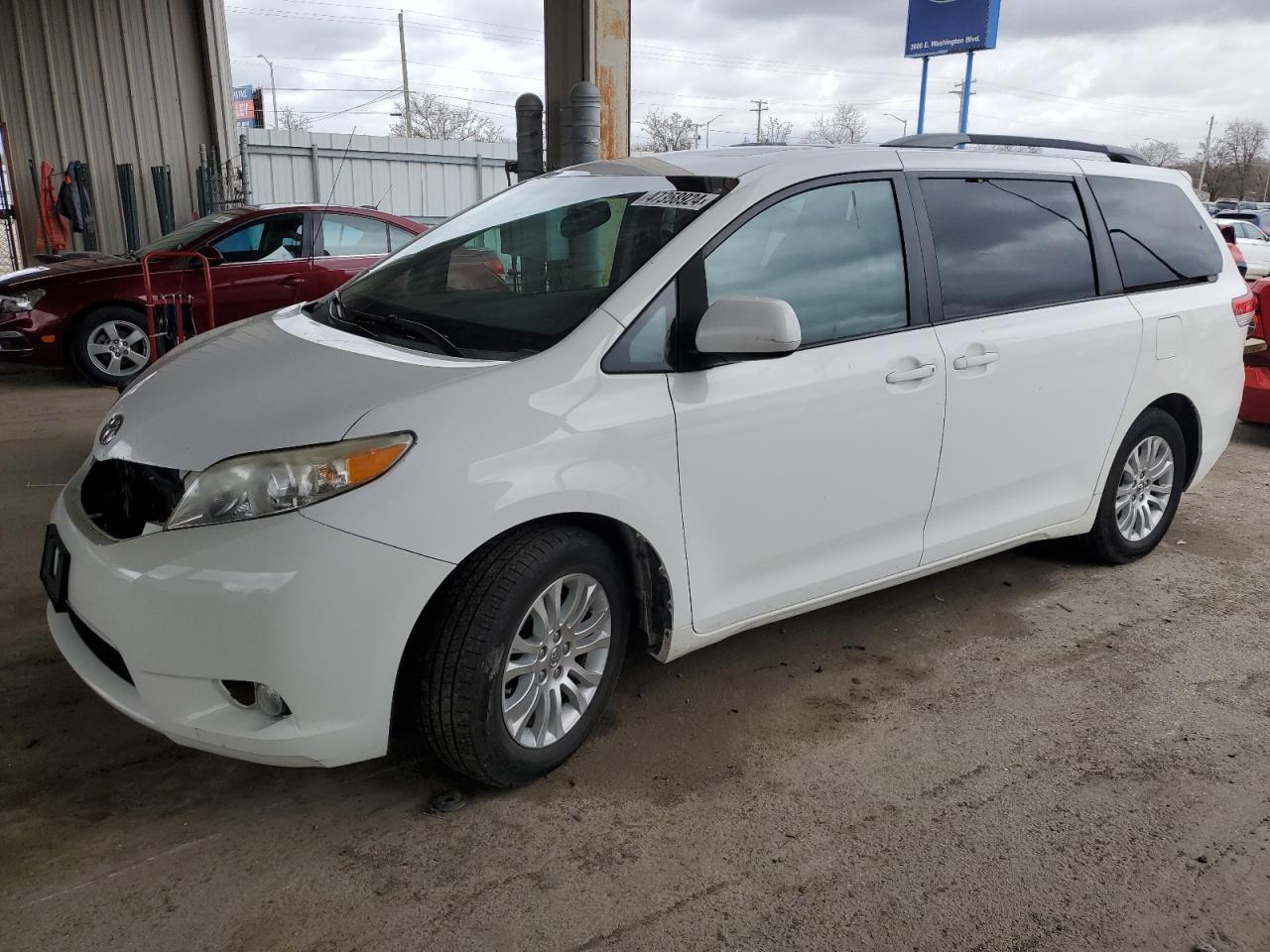 TOYOTA SIENNA 2013 5tdyk3dc6ds346253