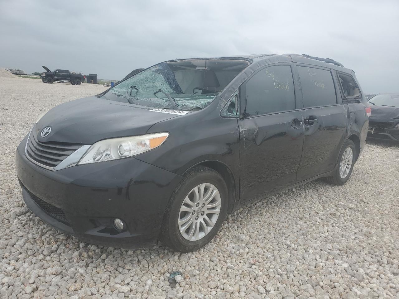 TOYOTA SIENNA 2013 5tdyk3dc6ds350013