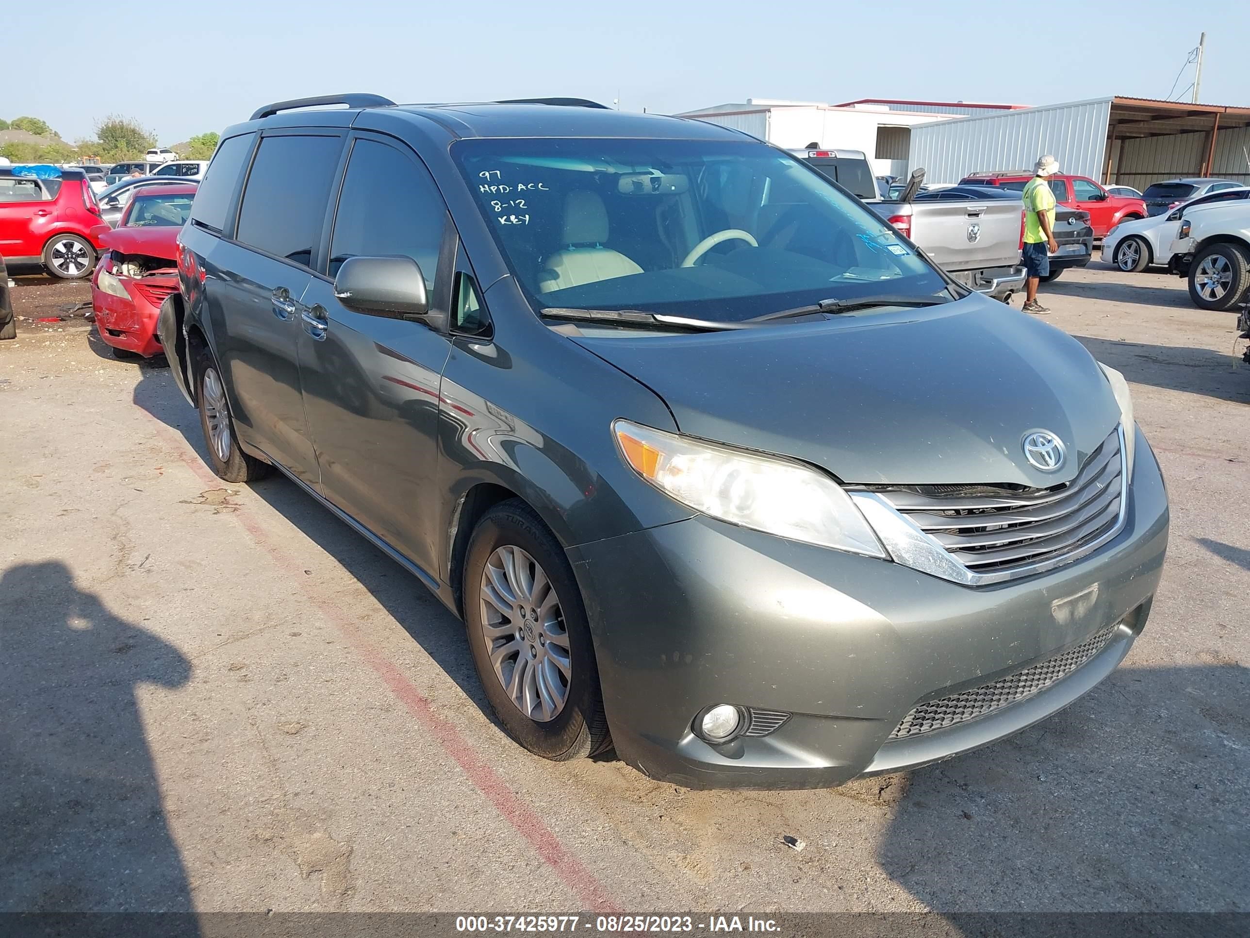 TOYOTA SIENNA 2014 5tdyk3dc6es451201