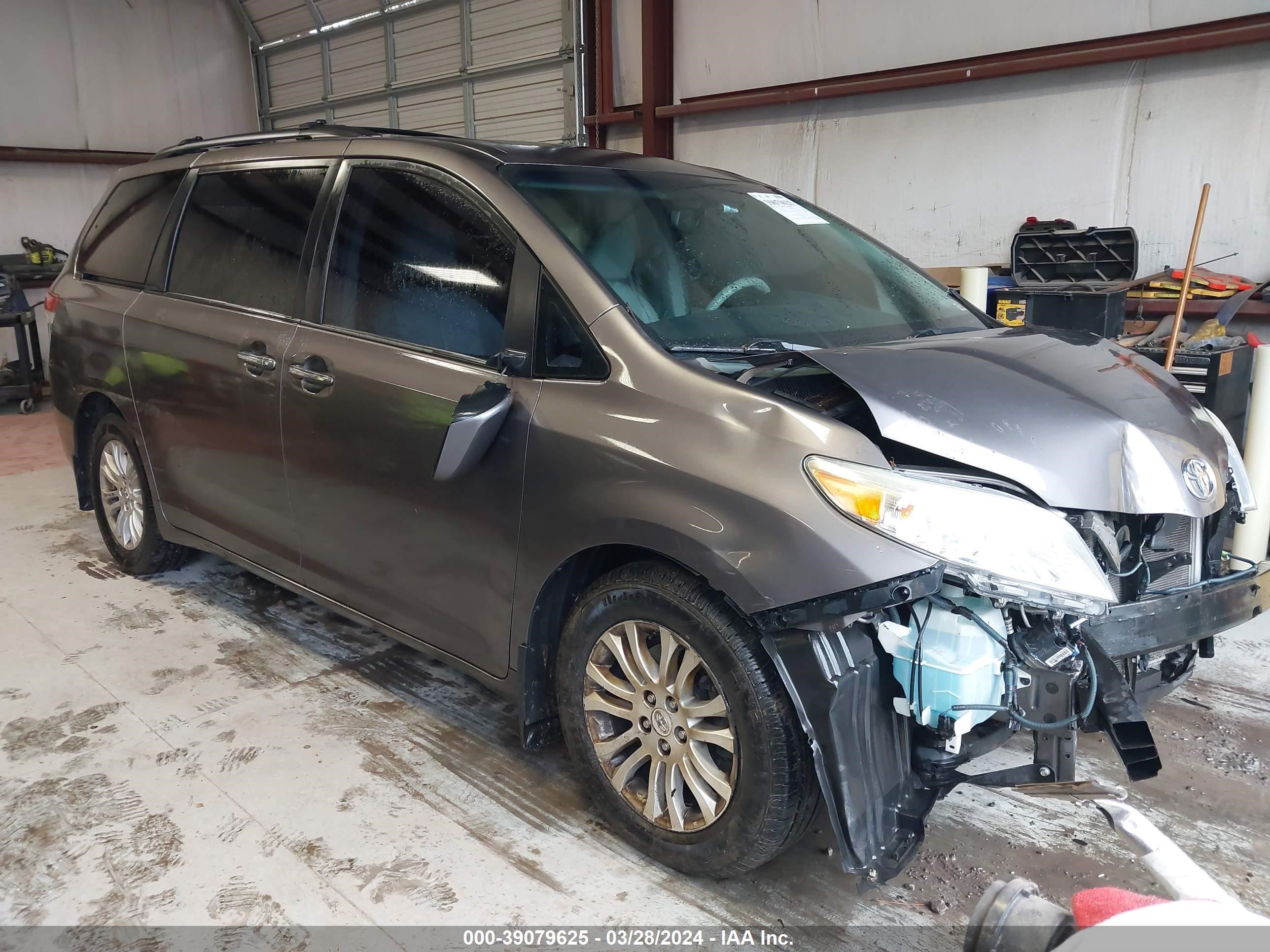 TOYOTA SIENNA 2011 5tdyk3dc7bs047187