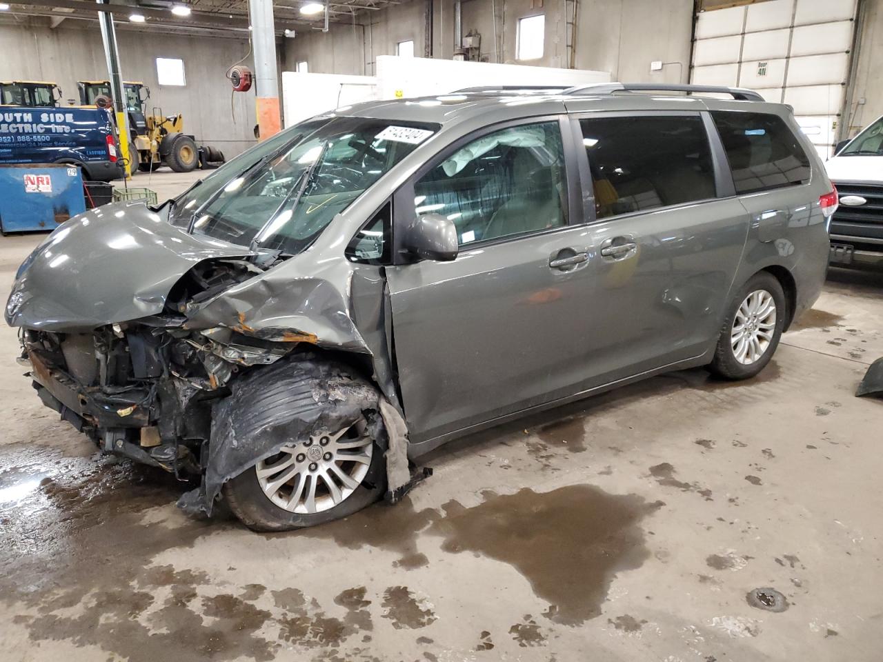 TOYOTA SIENNA 2011 5tdyk3dc7bs102530