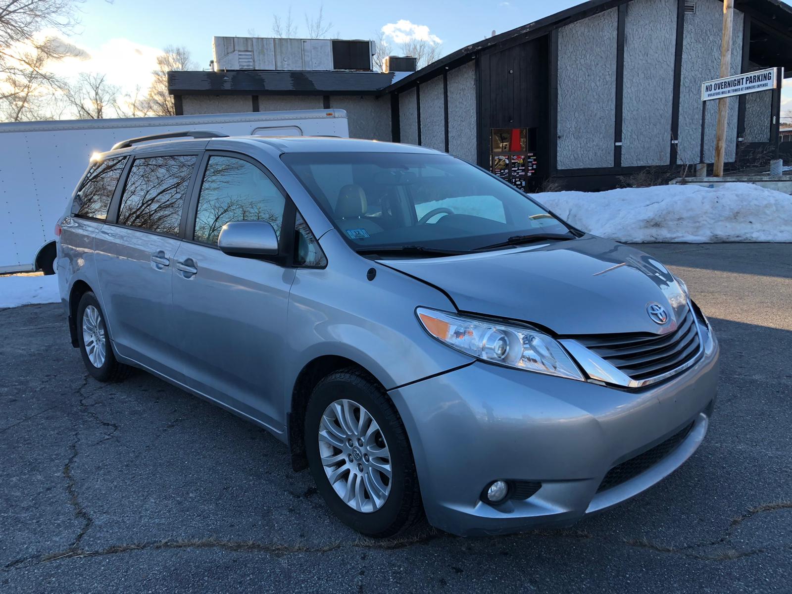 TOYOTA SIENNA XLE 2014 5tdyk3dc7es432821