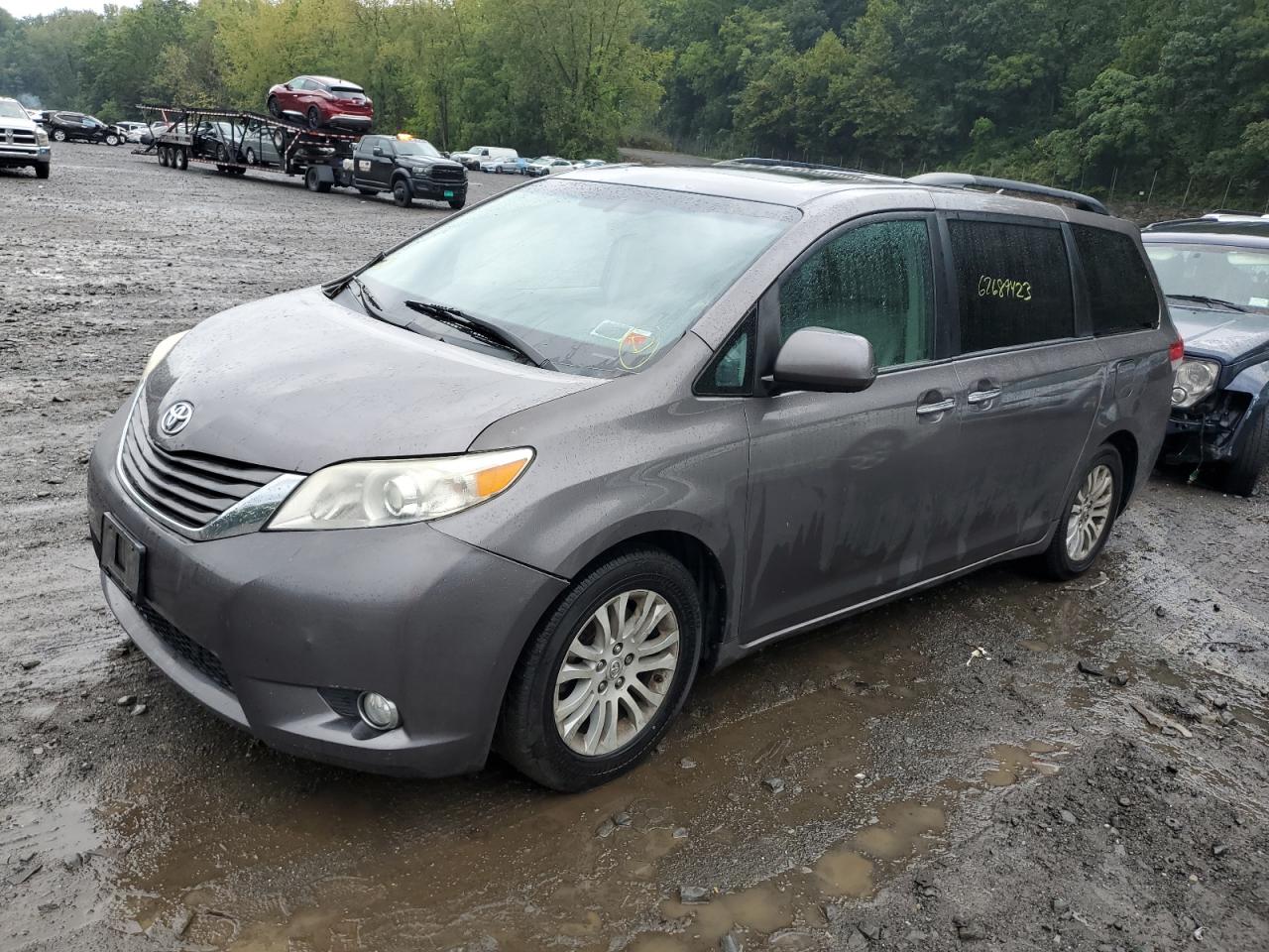 TOYOTA SIENNA 2011 5tdyk3dc8bs035839