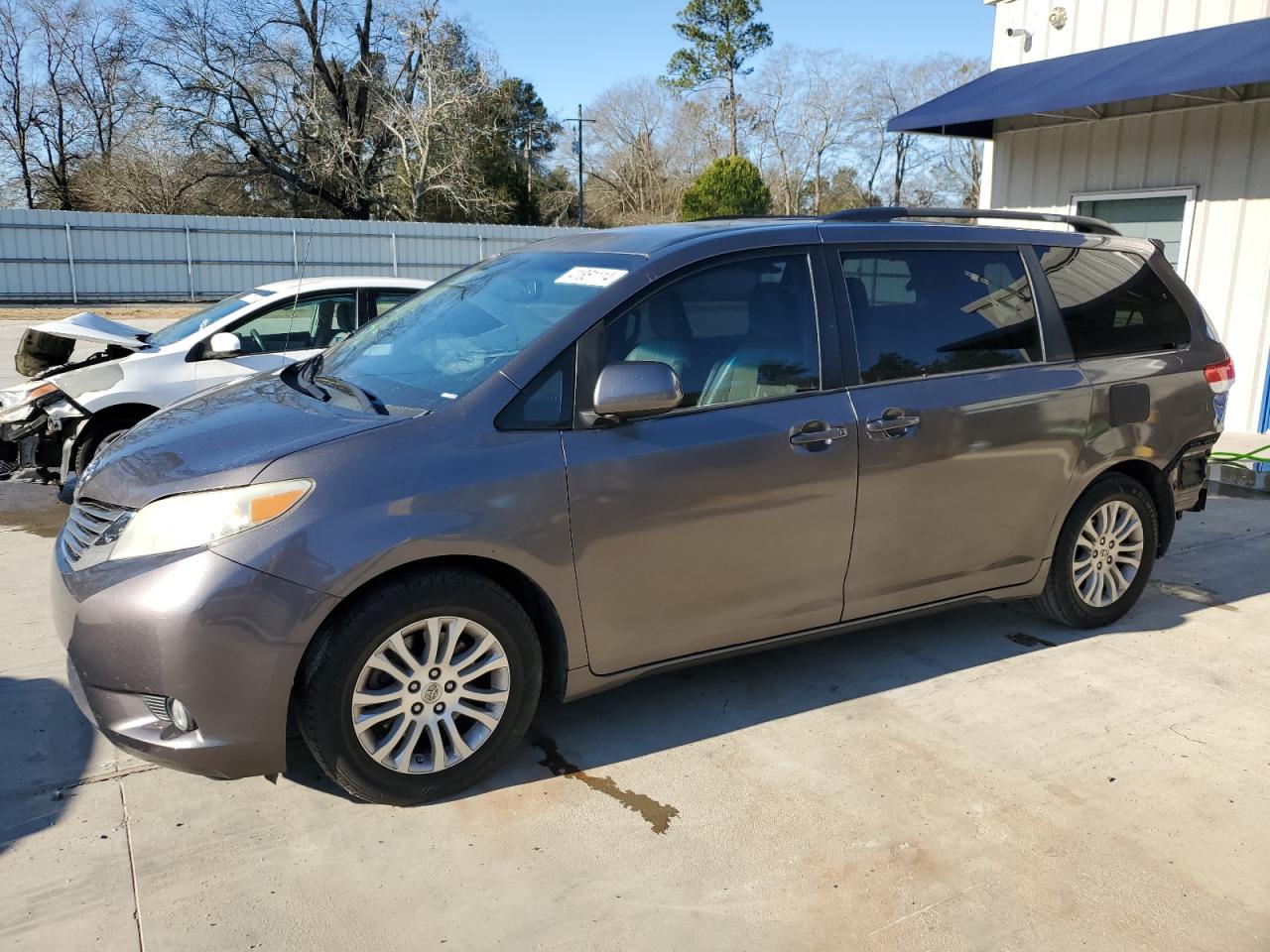 TOYOTA SIENNA 2011 5tdyk3dc8bs129543