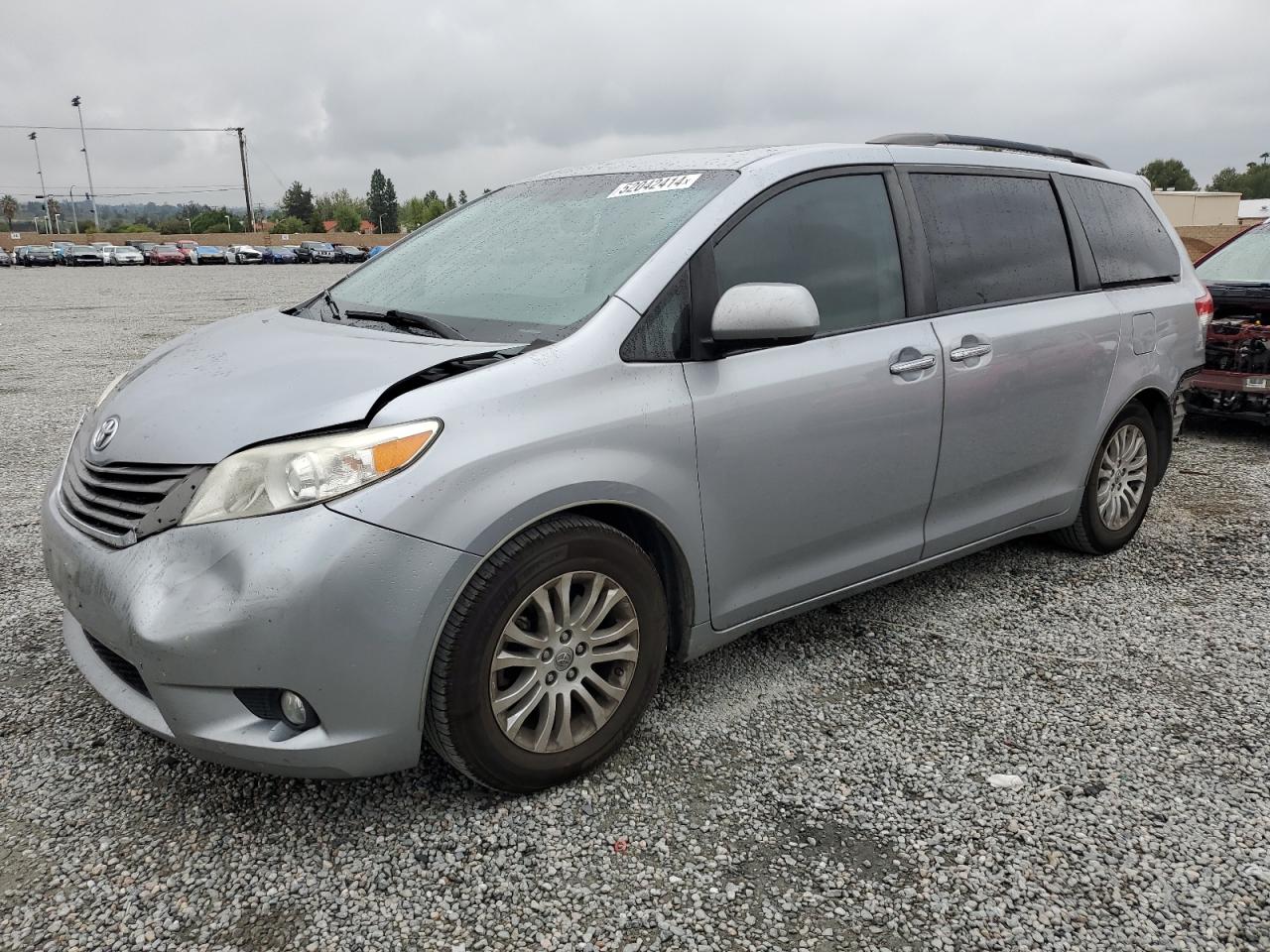 TOYOTA SIENNA 2011 5tdyk3dc8bs160498