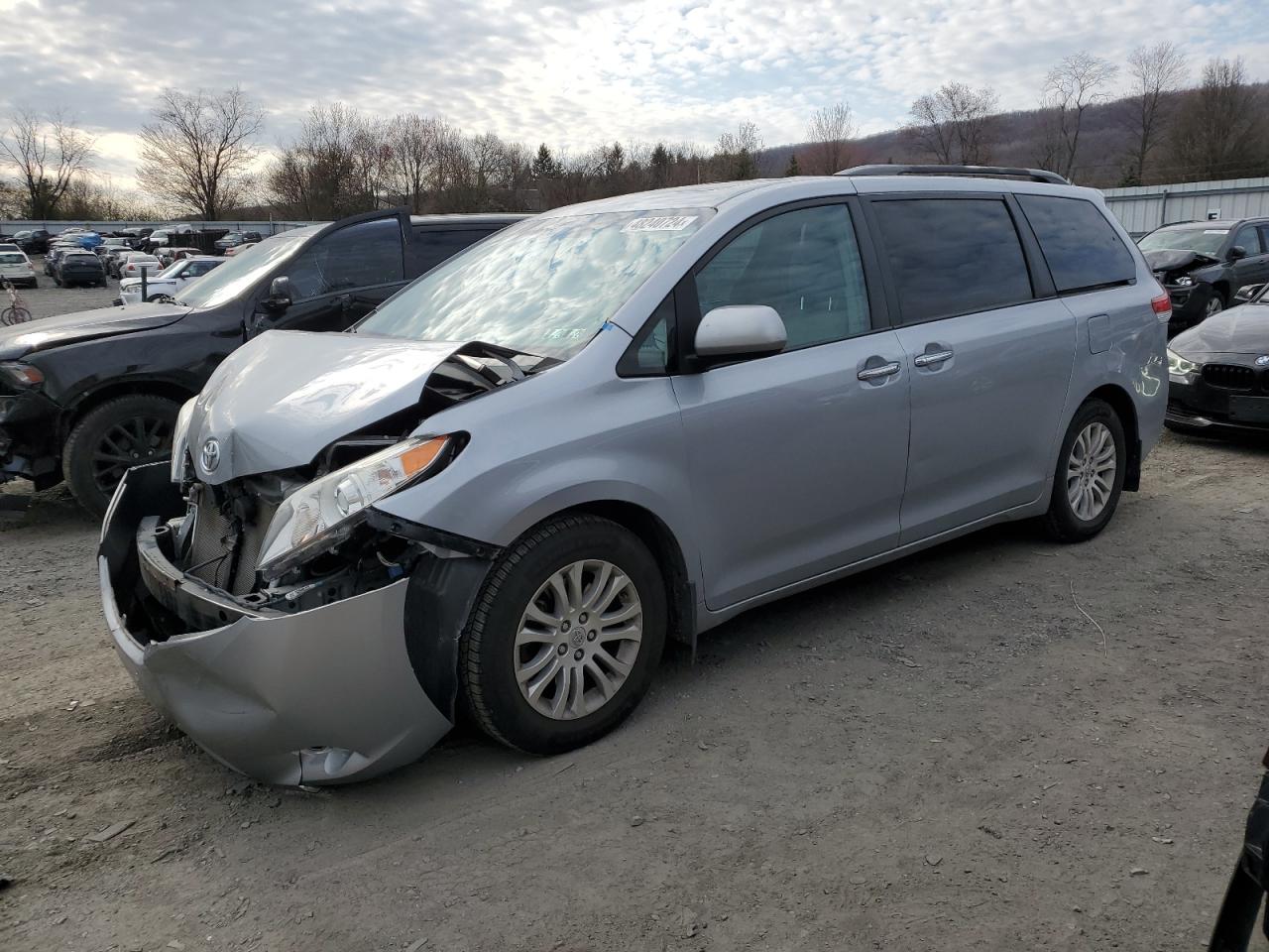 TOYOTA SIENNA 2013 5tdyk3dc8ds394708