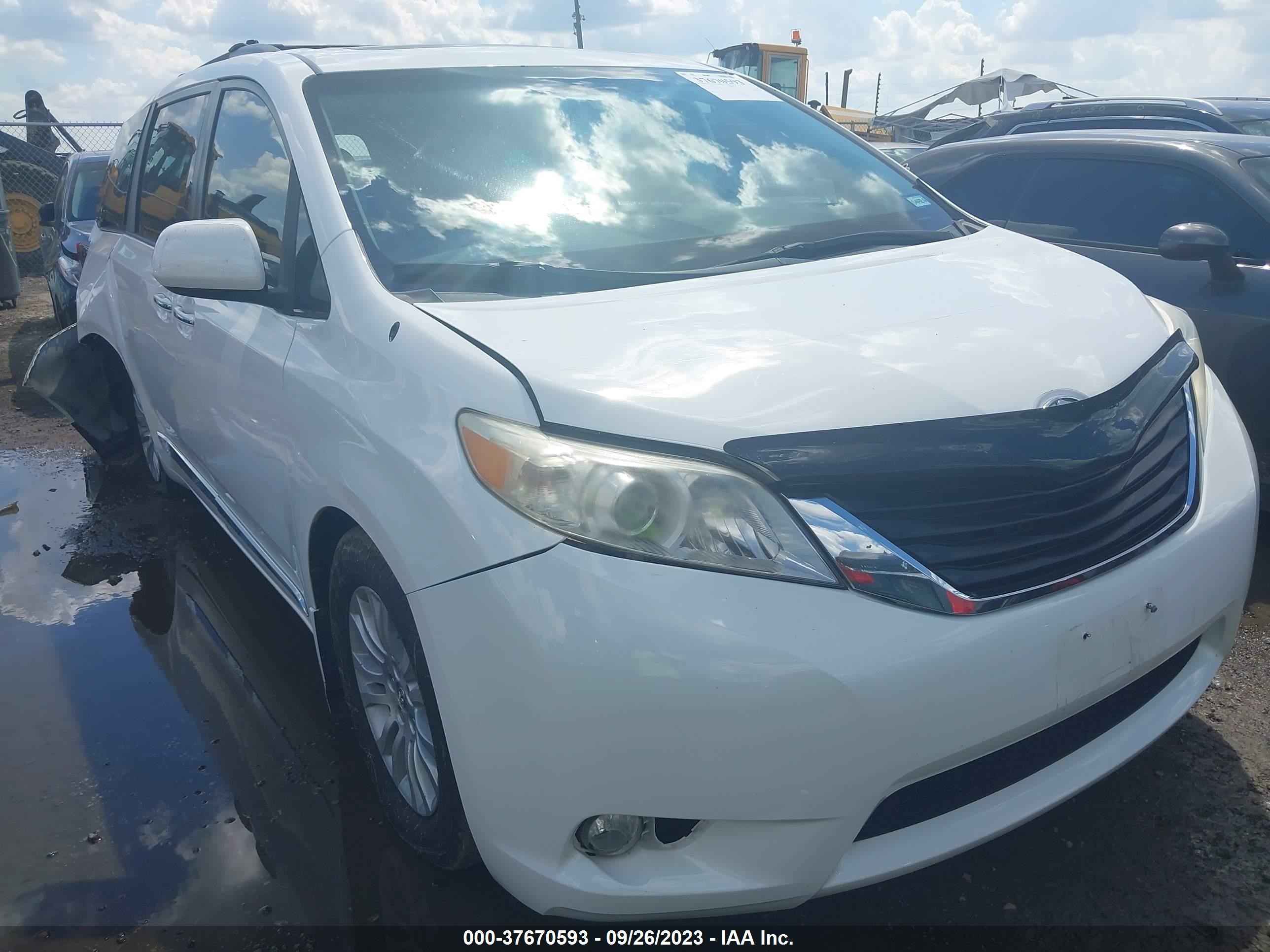 TOYOTA SIENNA 2014 5tdyk3dc8es514847