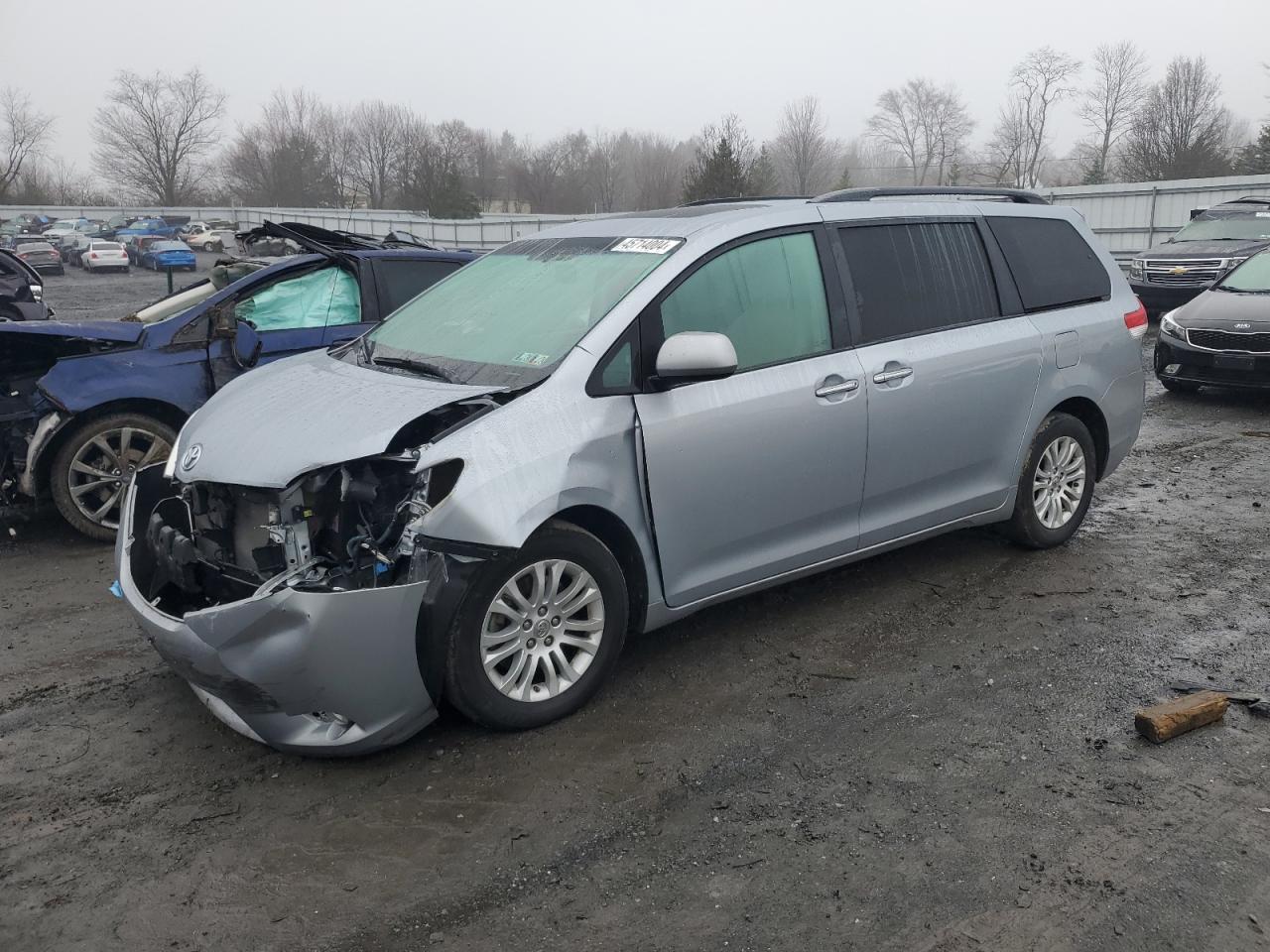 TOYOTA SIENNA 2014 5tdyk3dc8es522530