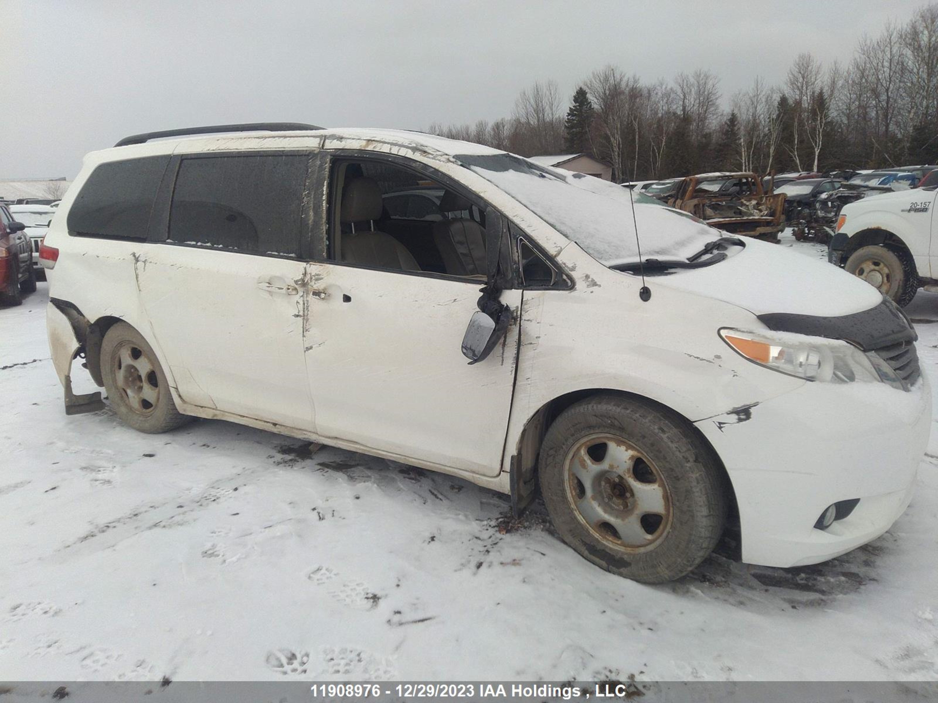 TOYOTA SIENNA 2011 5tdyk3dc9bs008830