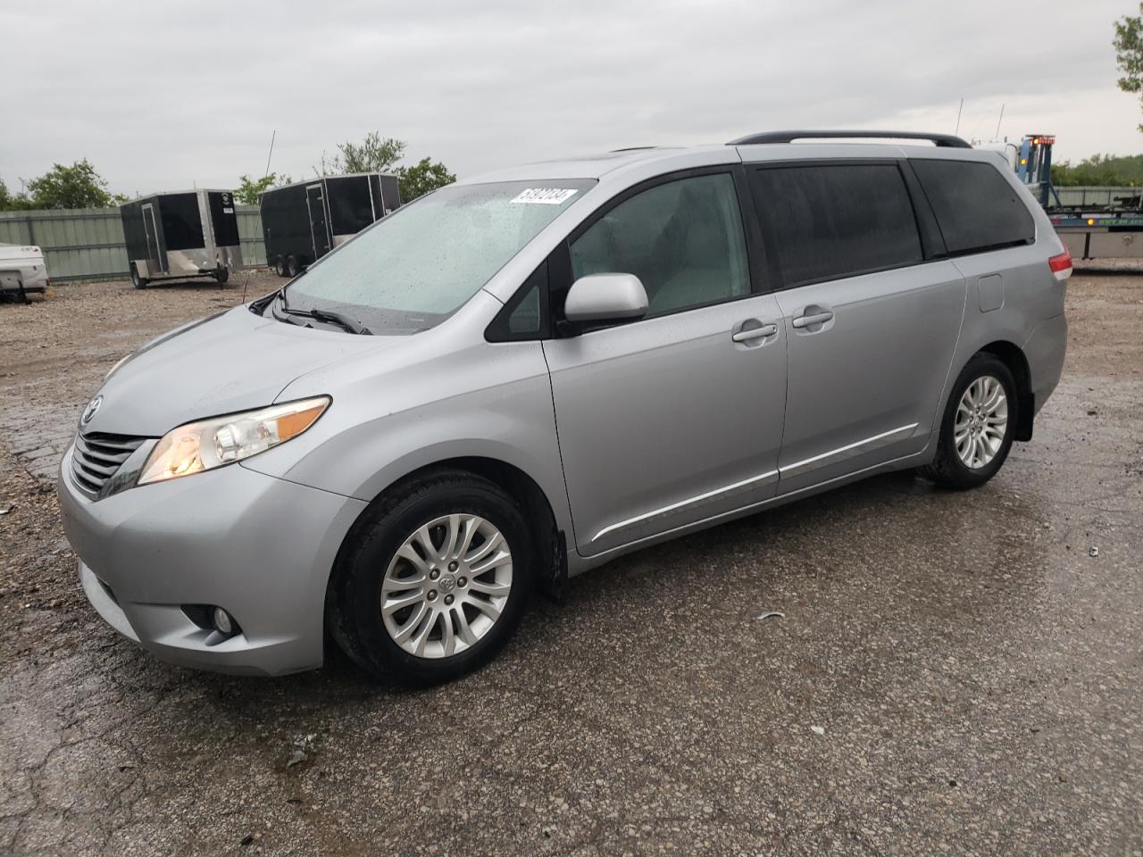 TOYOTA SIENNA 2011 5tdyk3dc9bs079087