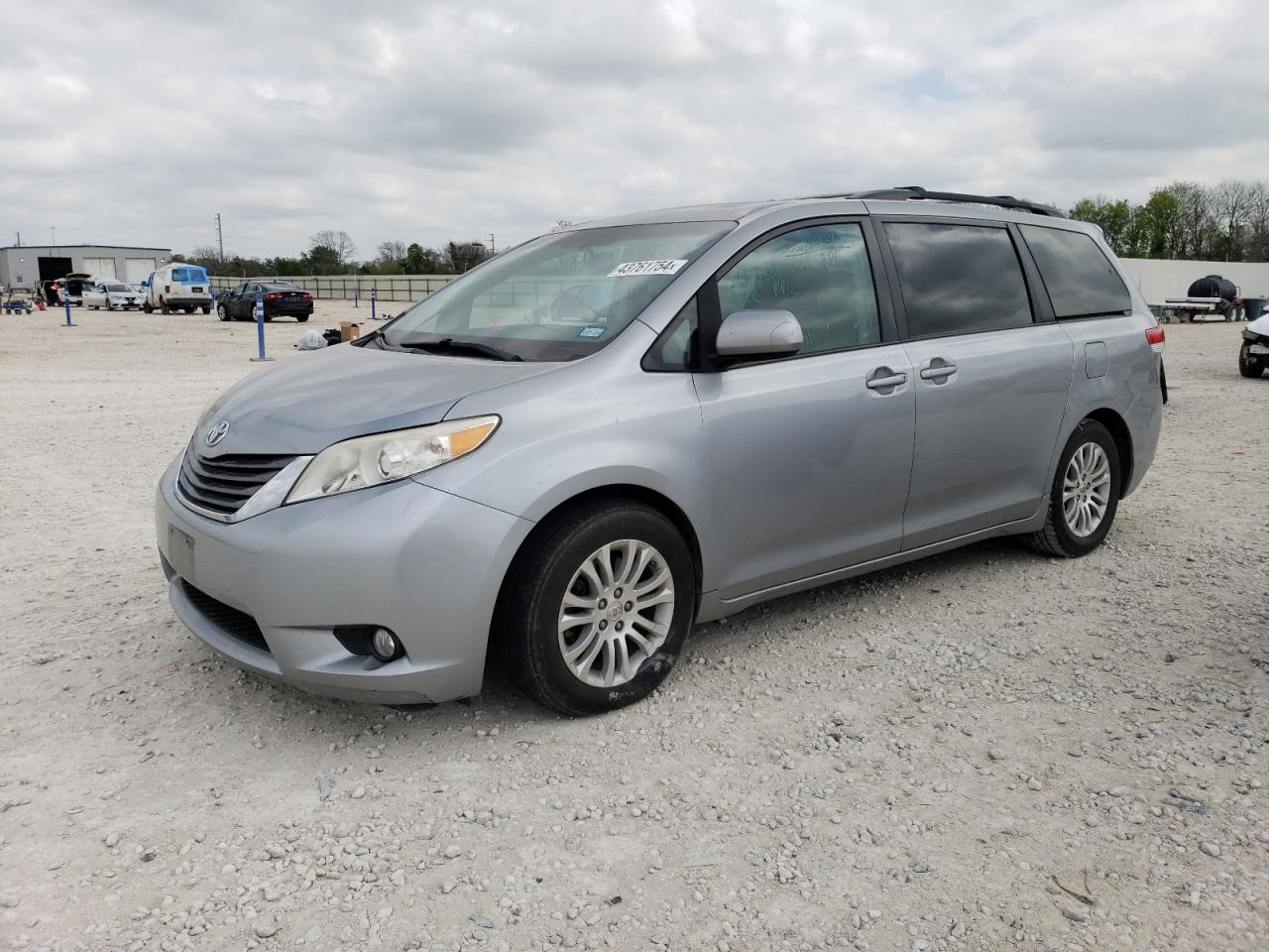 TOYOTA SIENNA 2011 5tdyk3dcxbs056949