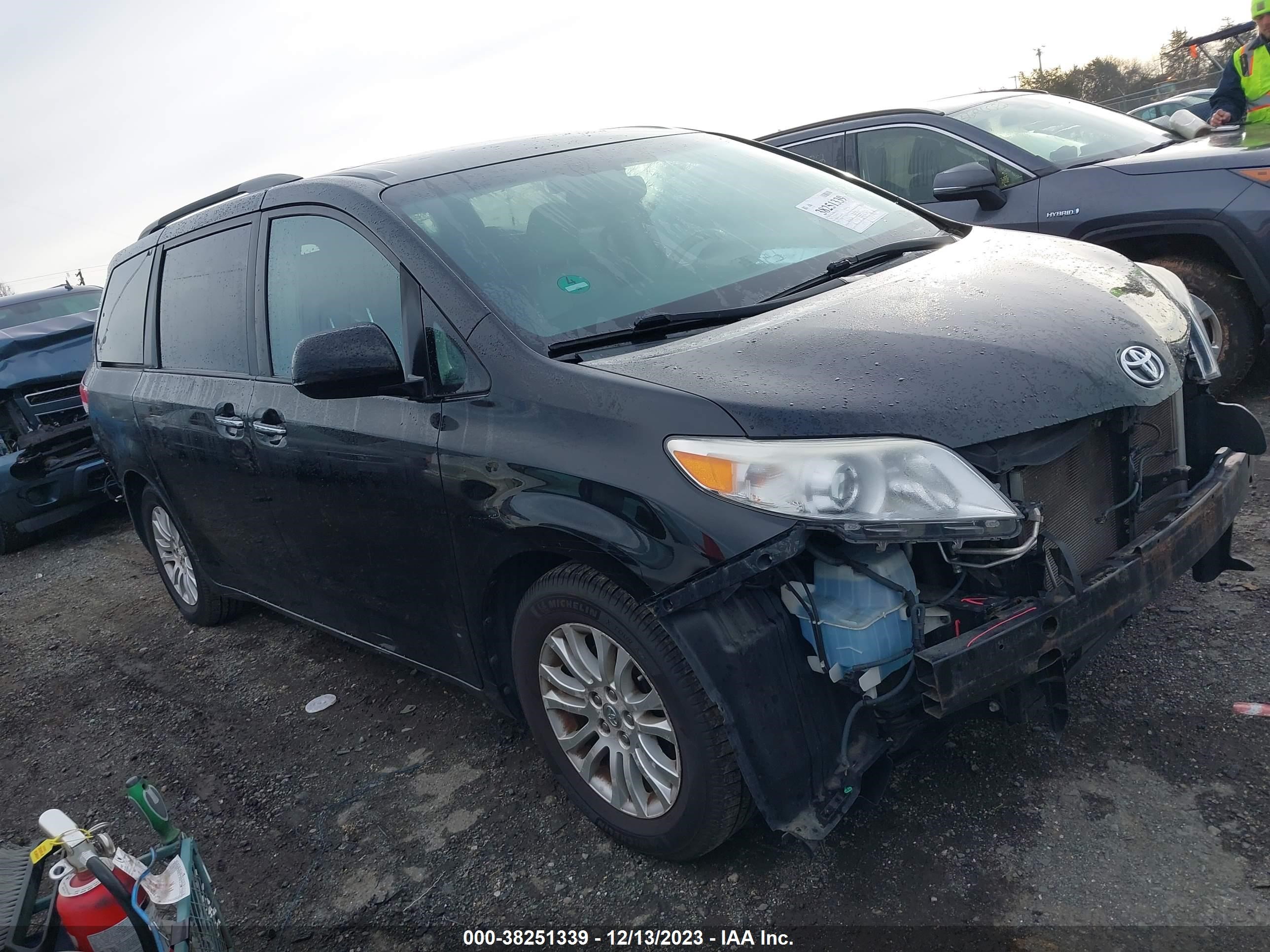 TOYOTA SIENNA 2011 5tdyk3dcxbs118639