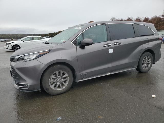 TOYOTA SIENNA XLE 2021 5tdyrkec0ms043652