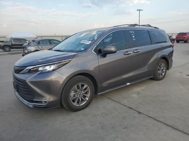 TOYOTA SIENNA XLE 2021 5tdyrkec2ms042602