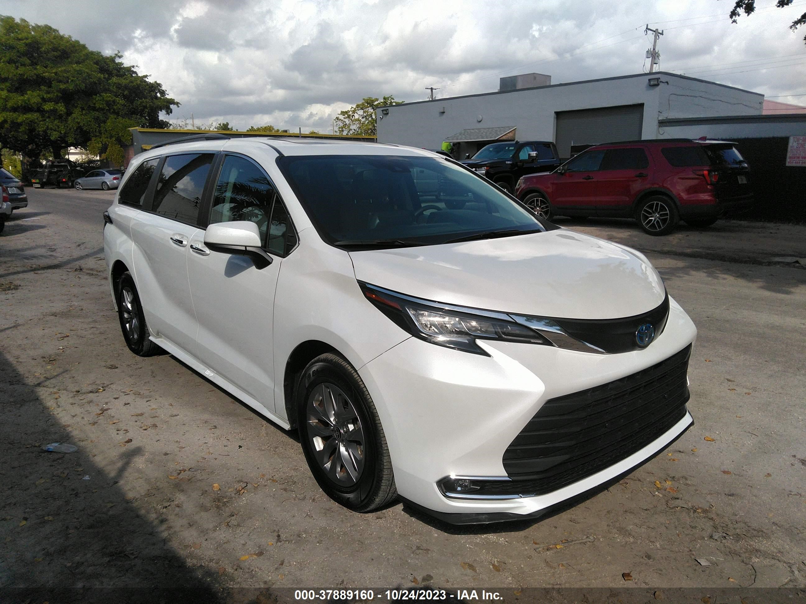 TOYOTA SIENNA 2022 5tdyrkec5ns131744